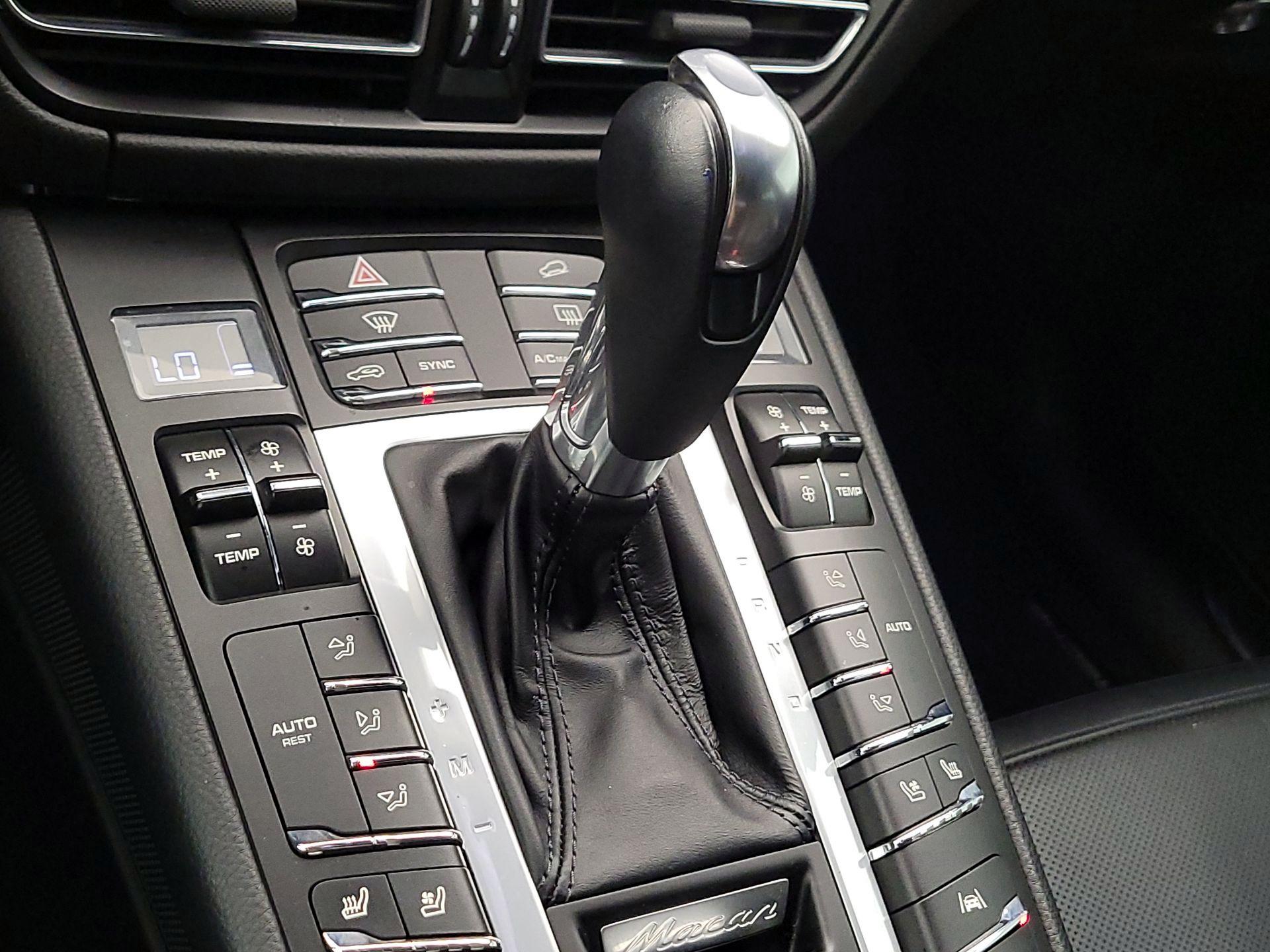 Thumbnail: 2021 Porsche Macan - 18