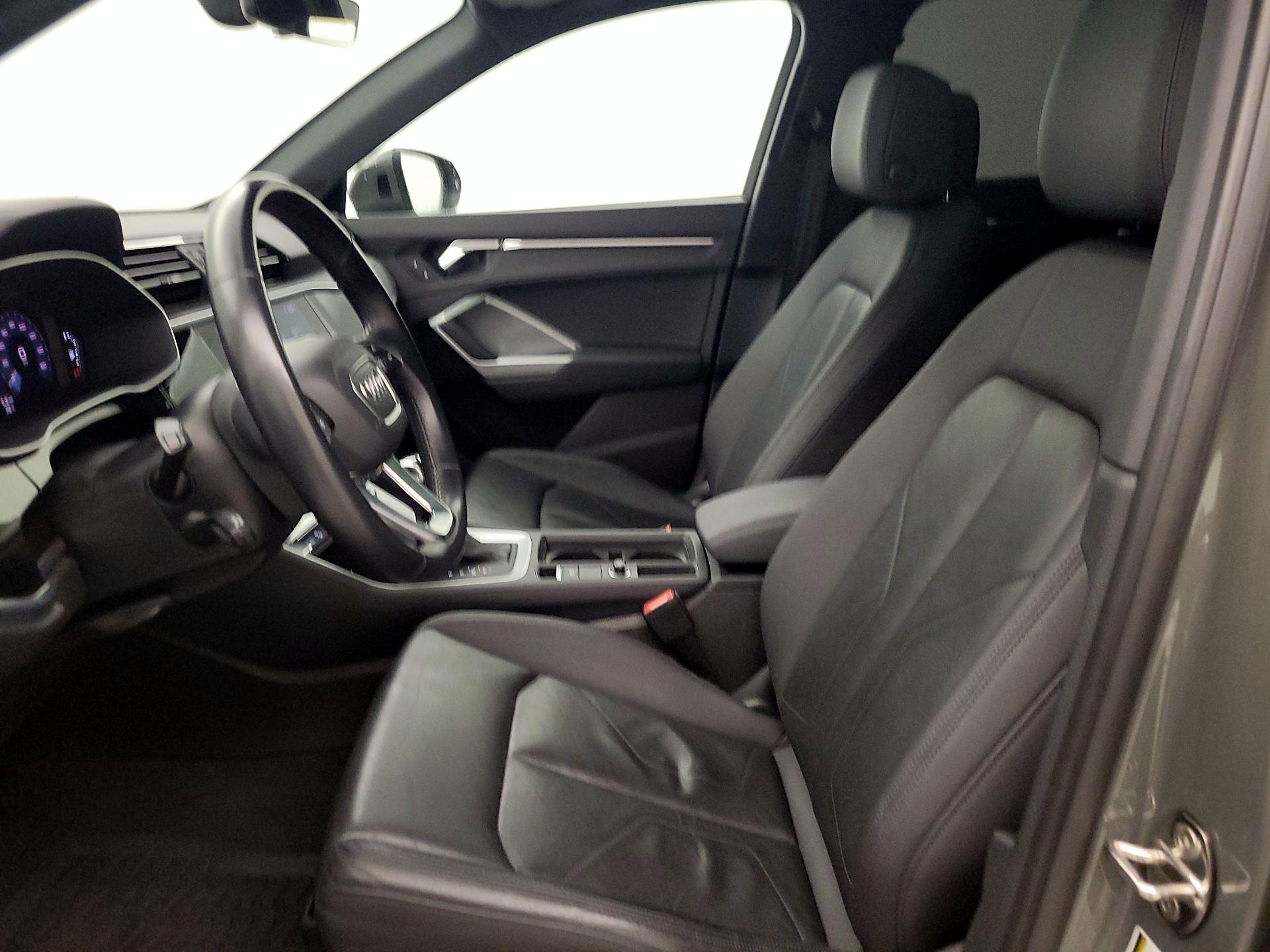 Thumbnail: 2020 Audi Q3 - 11