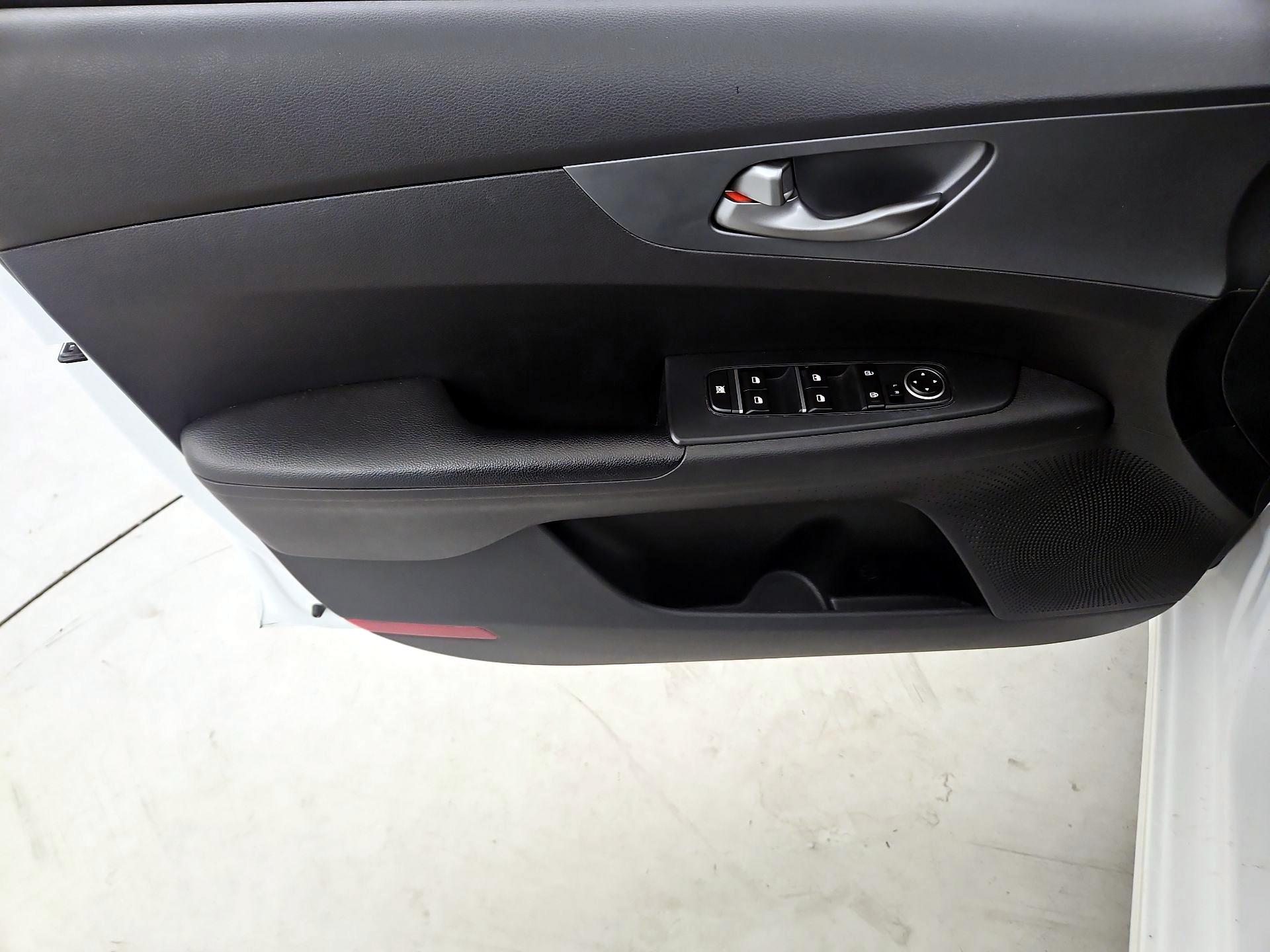 Thumbnail: 2021 Kia Forte - 12