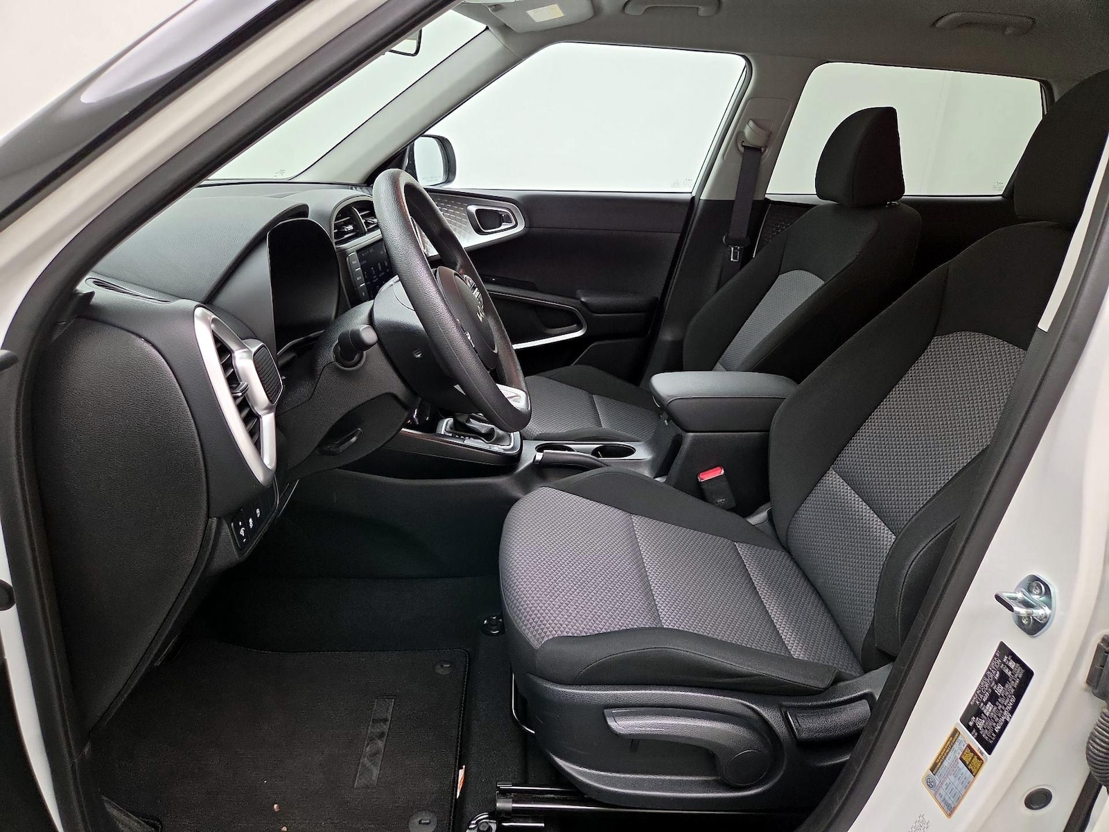 2025 Kia Soul LX - Photo 12