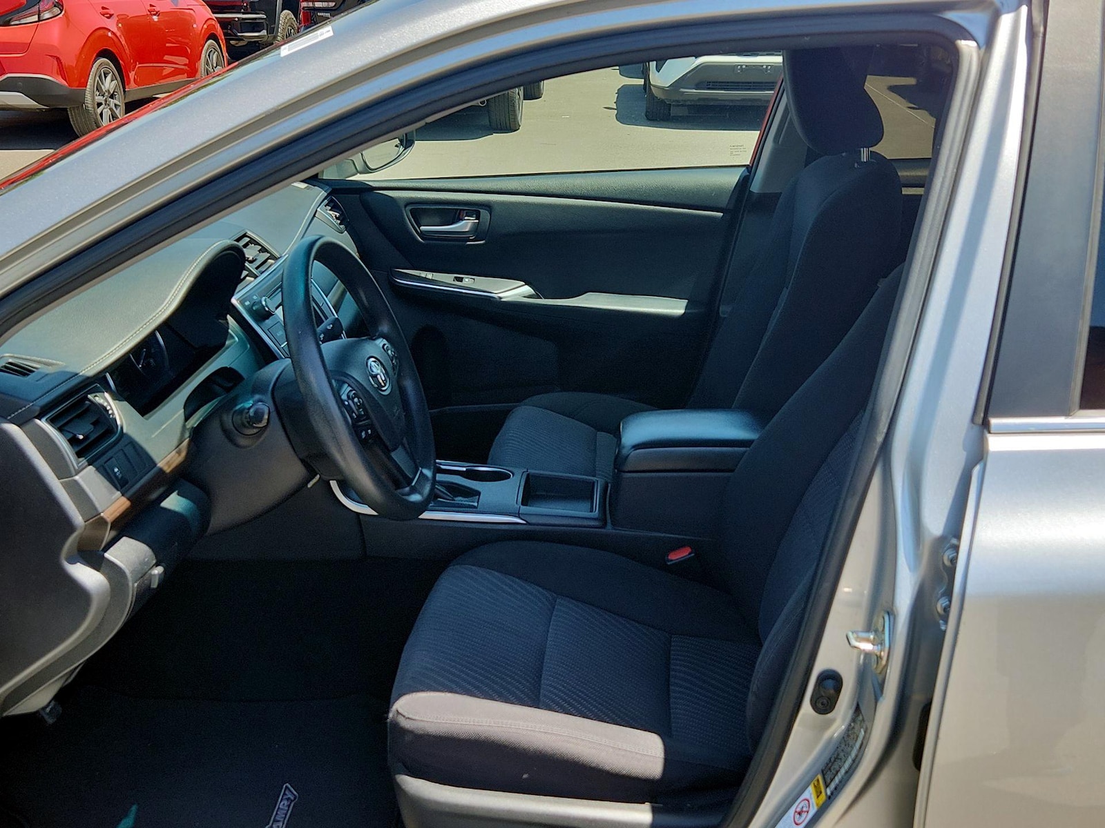 2016 Toyota Camry LE - Photo 11