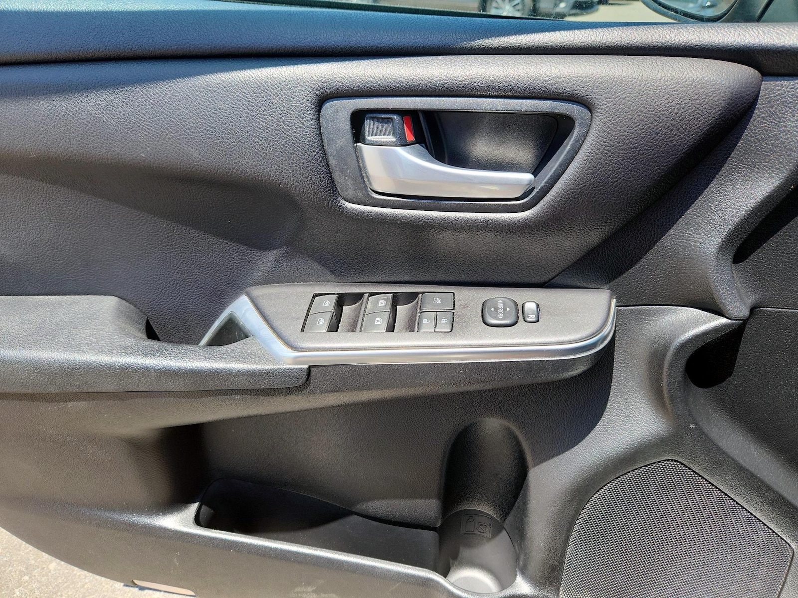2016 Toyota Camry LE - Photo 12