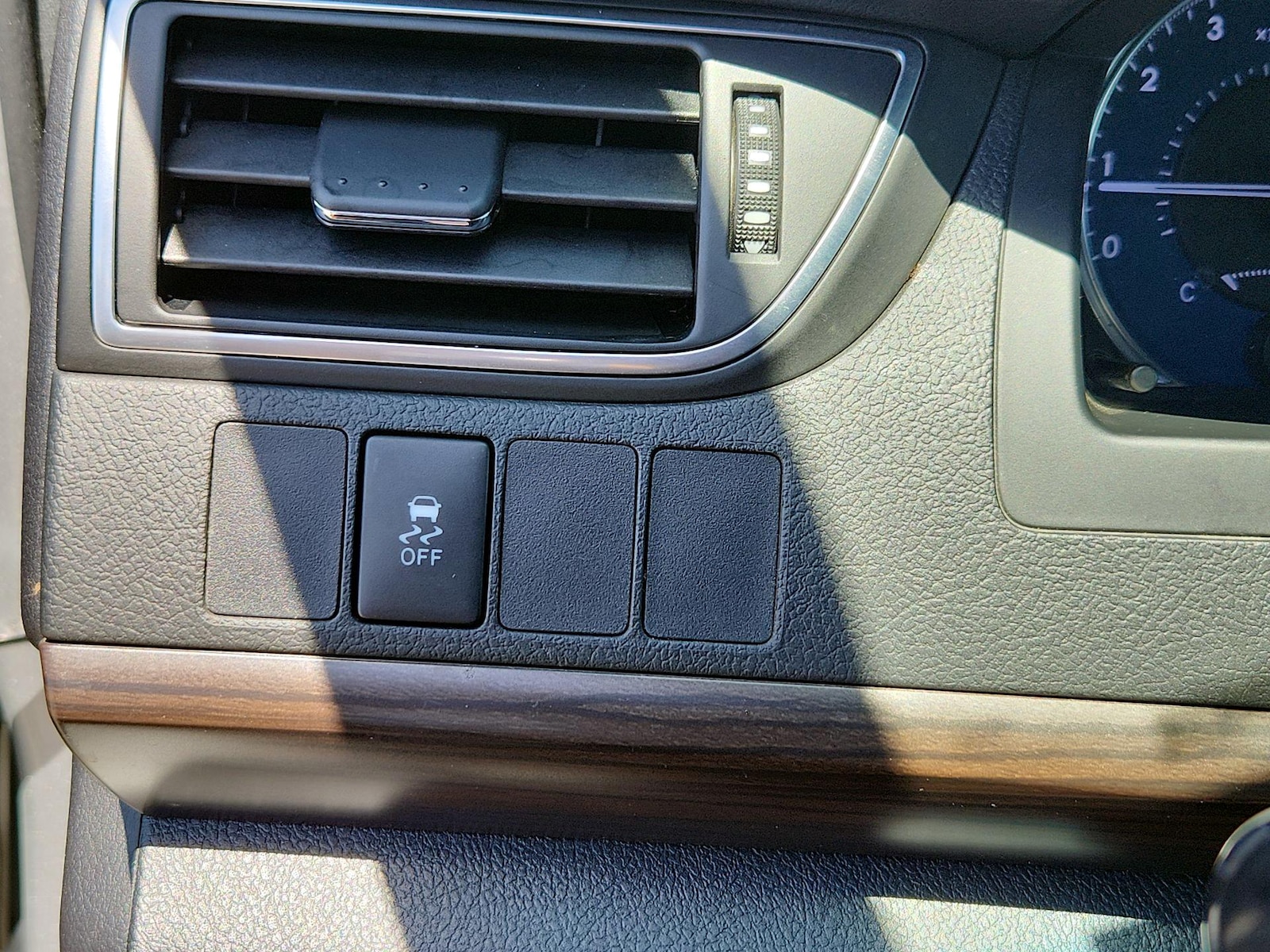 2016 Toyota Camry LE - Photo 13
