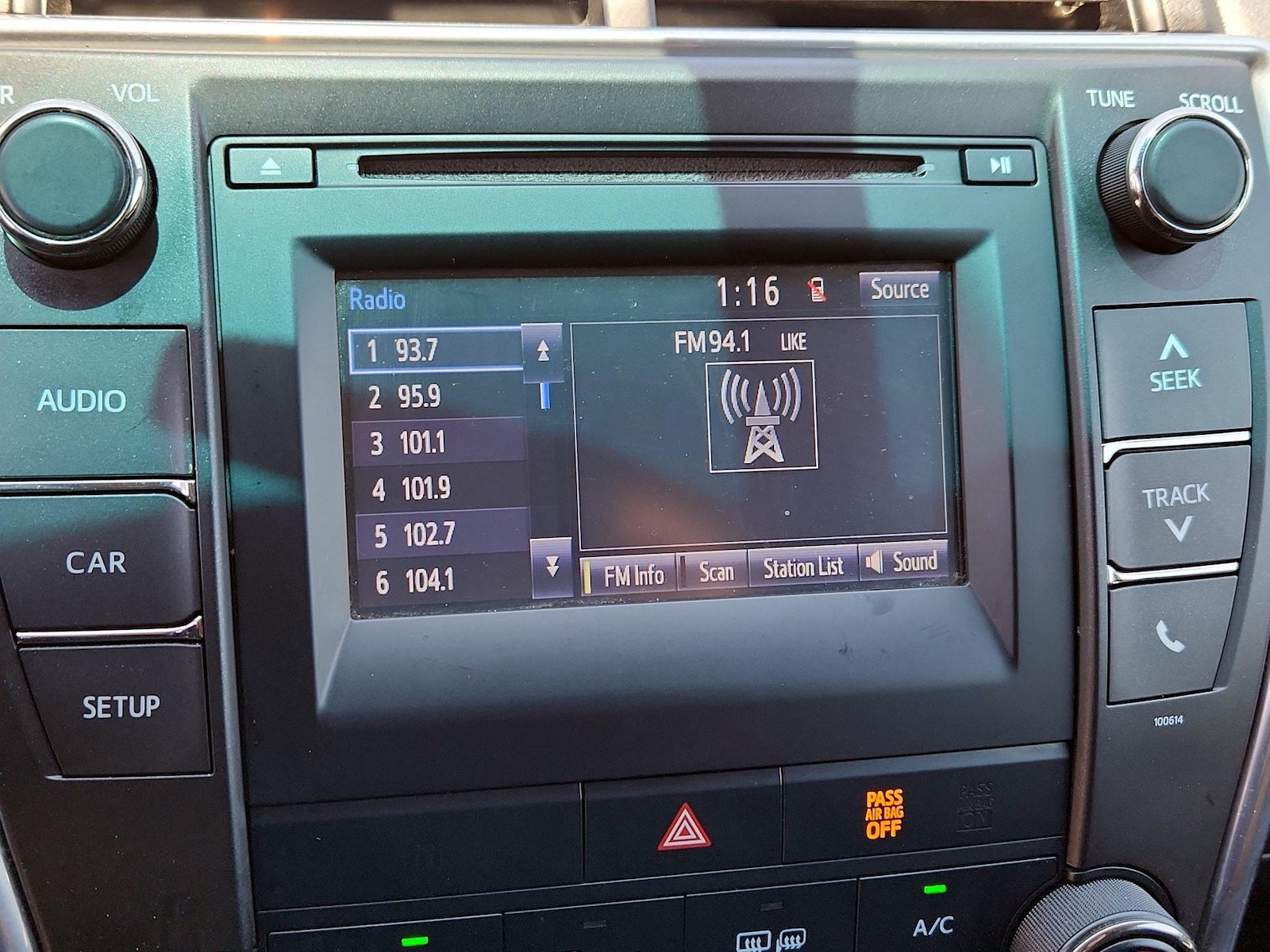 2016 Toyota Camry LE - Photo 15