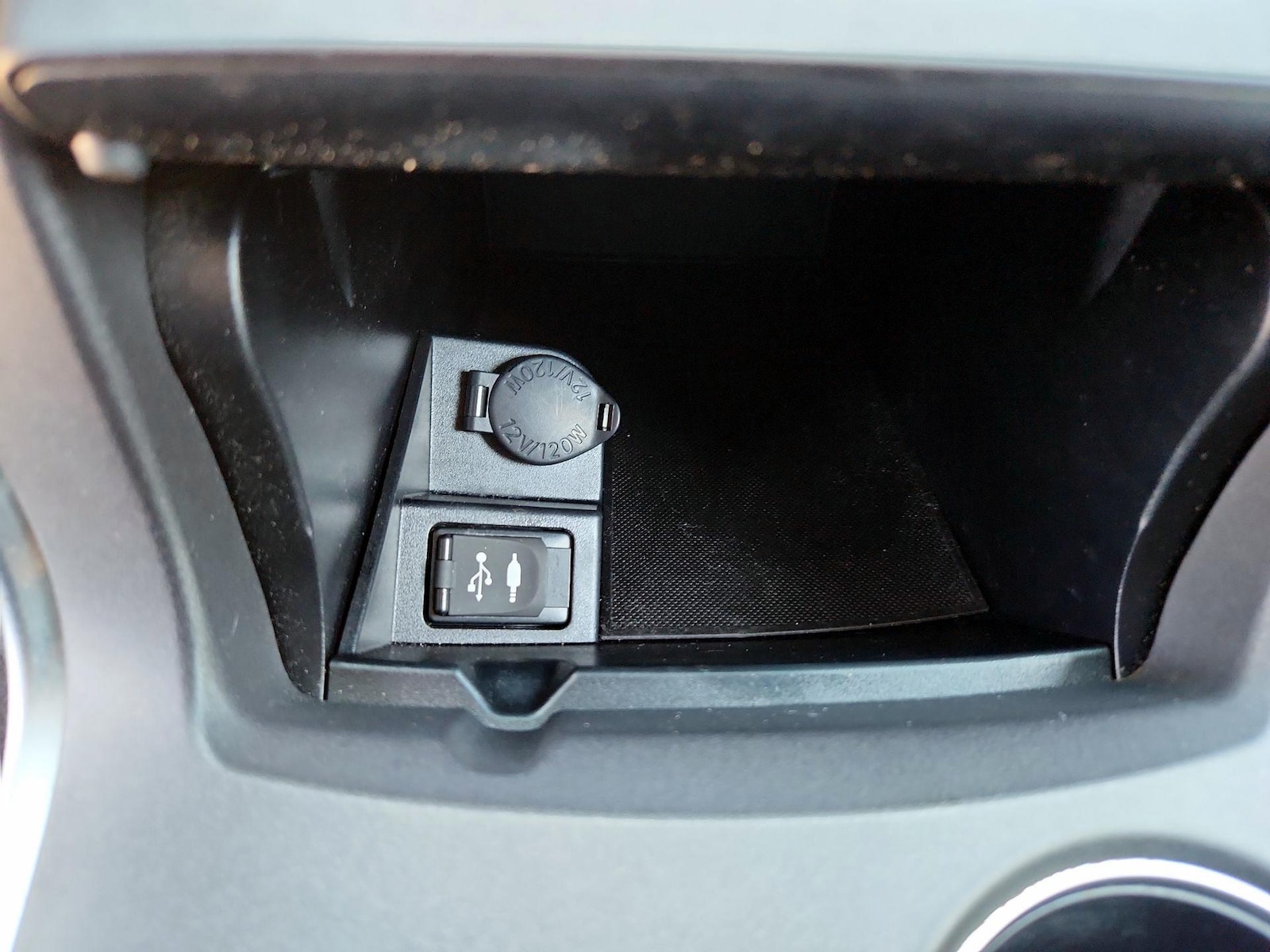 2016 Toyota Camry LE - Photo 18