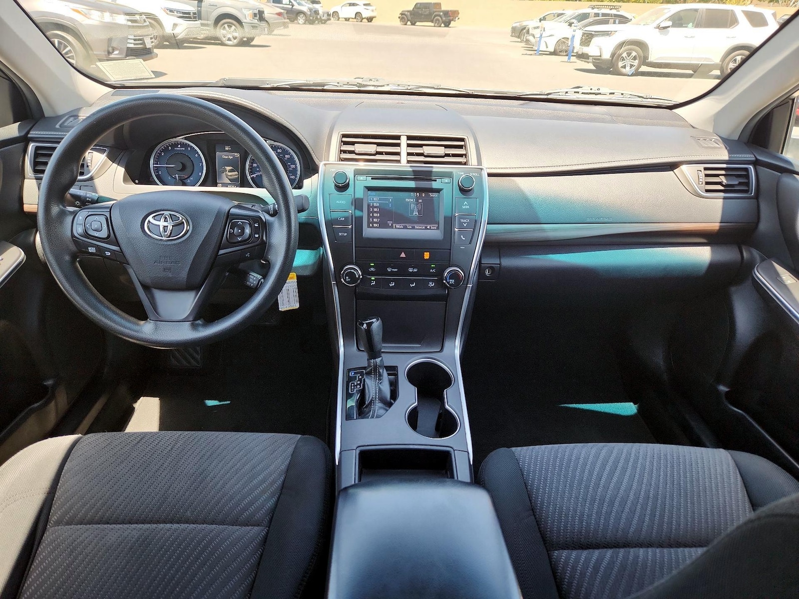 2016 Toyota Camry LE - Photo 9