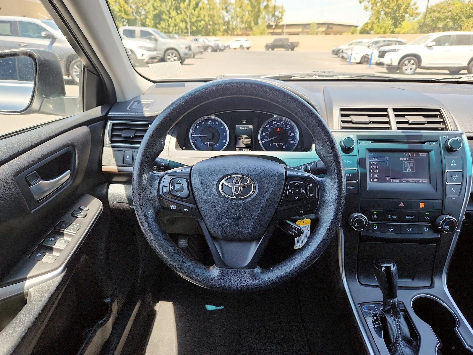 2016 Toyota Camry LE - Photo 10