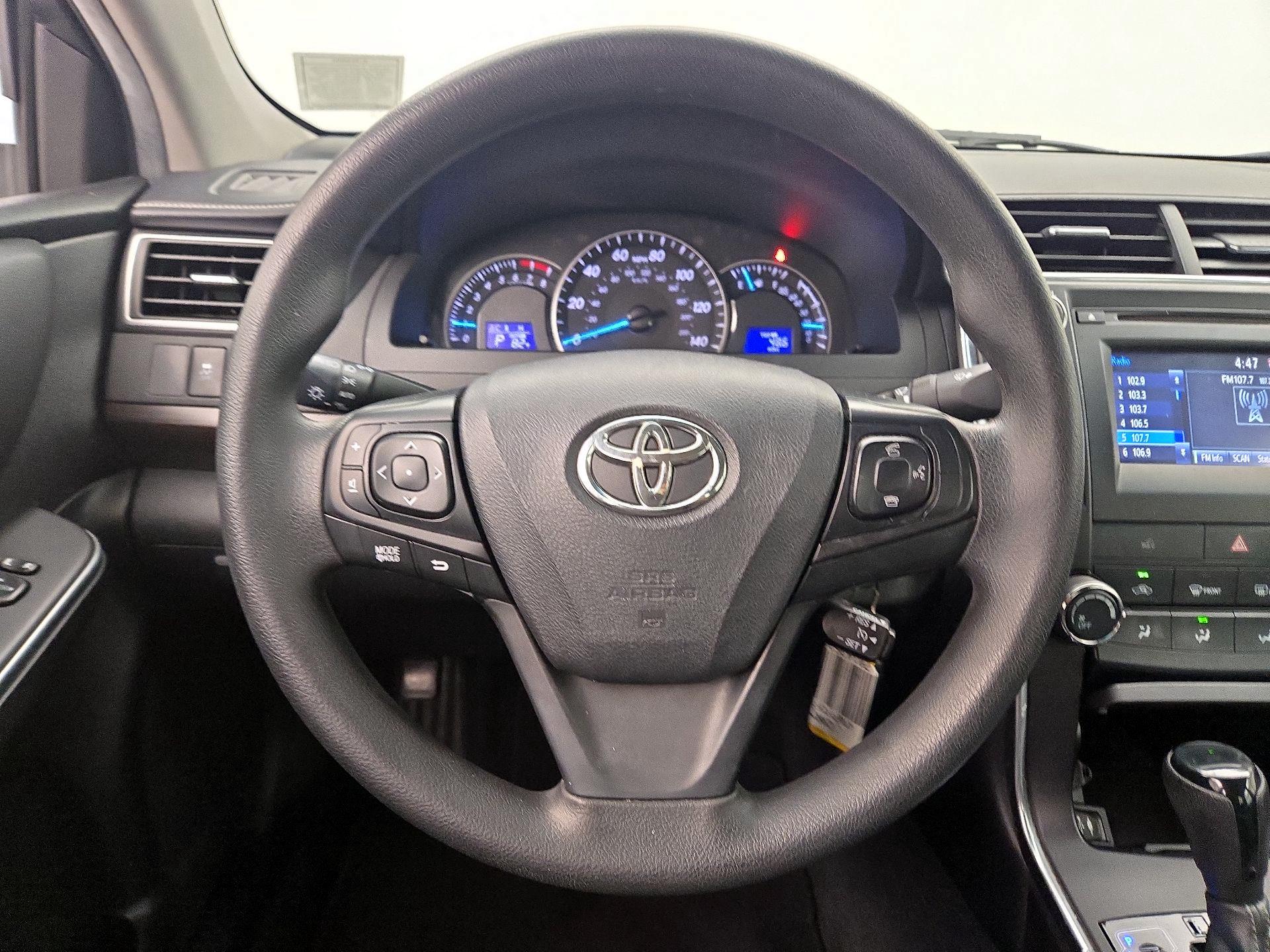 Thumbnail: 2015 Toyota Camry - 10