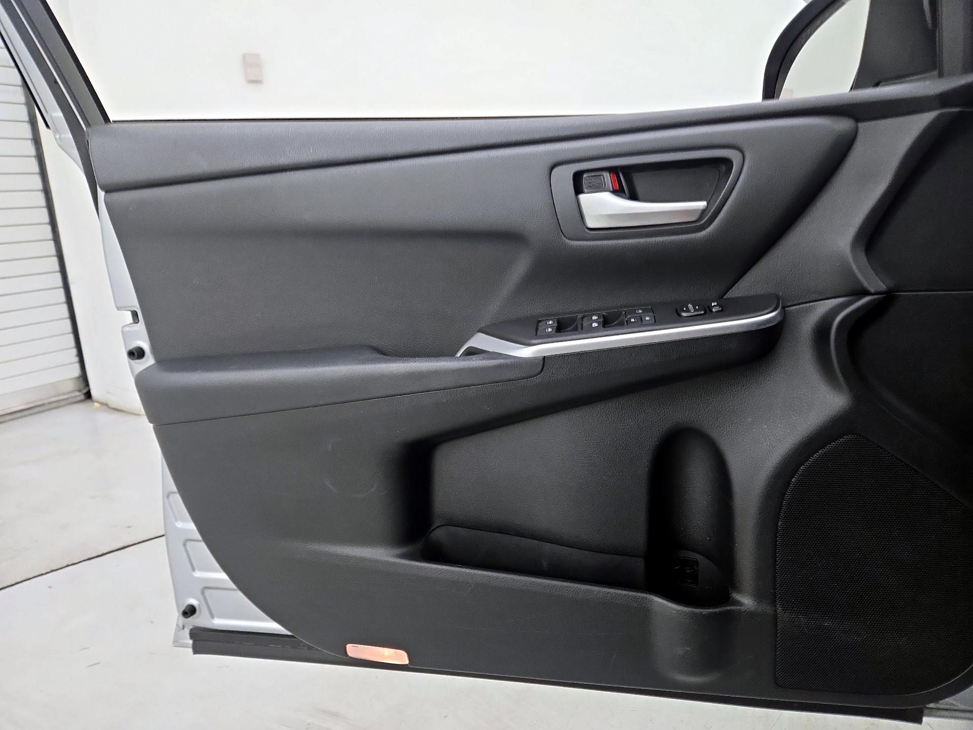 Thumbnail: 2015 Toyota Camry - 12