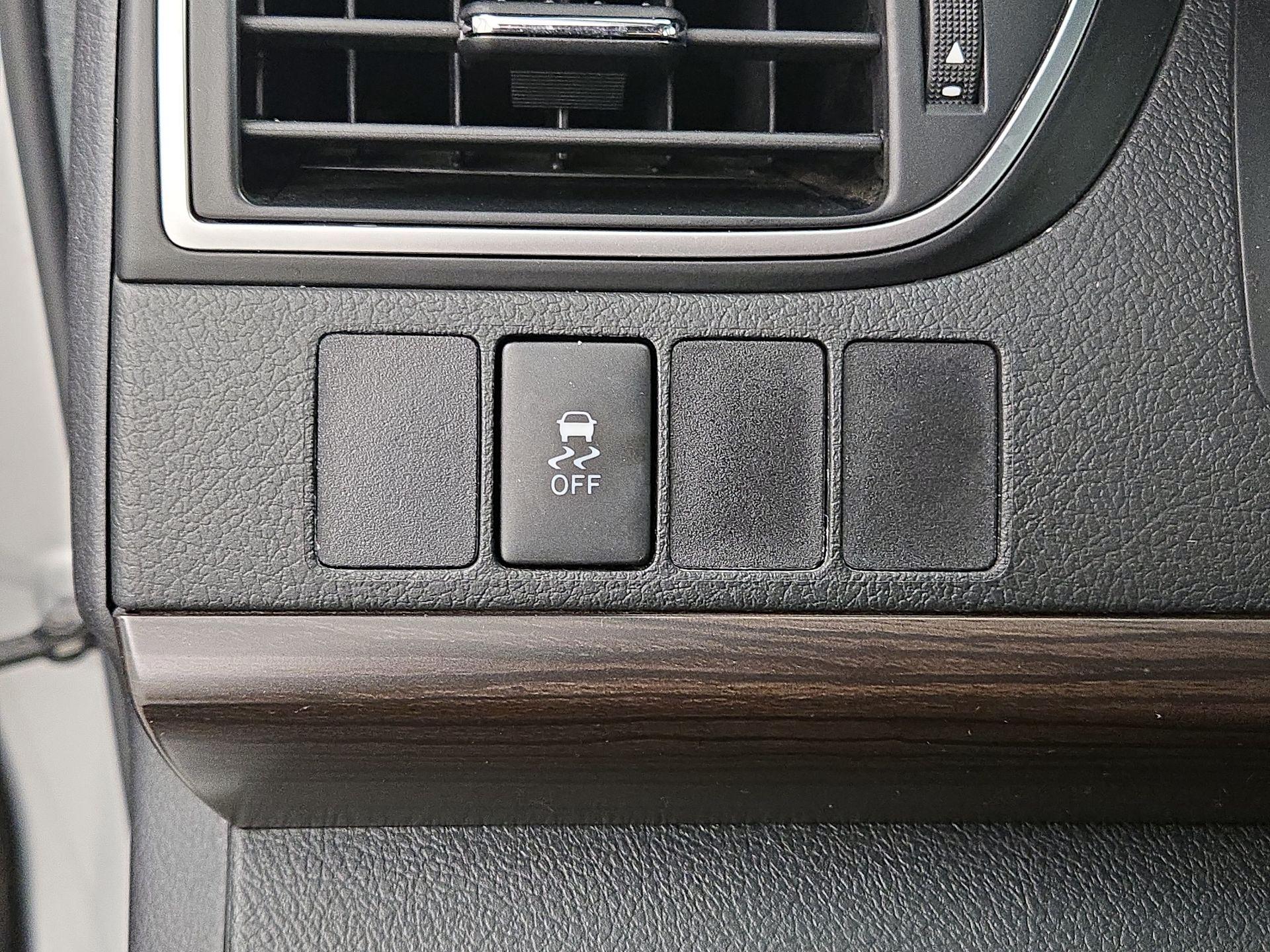 Thumbnail: 2015 Toyota Camry - 13