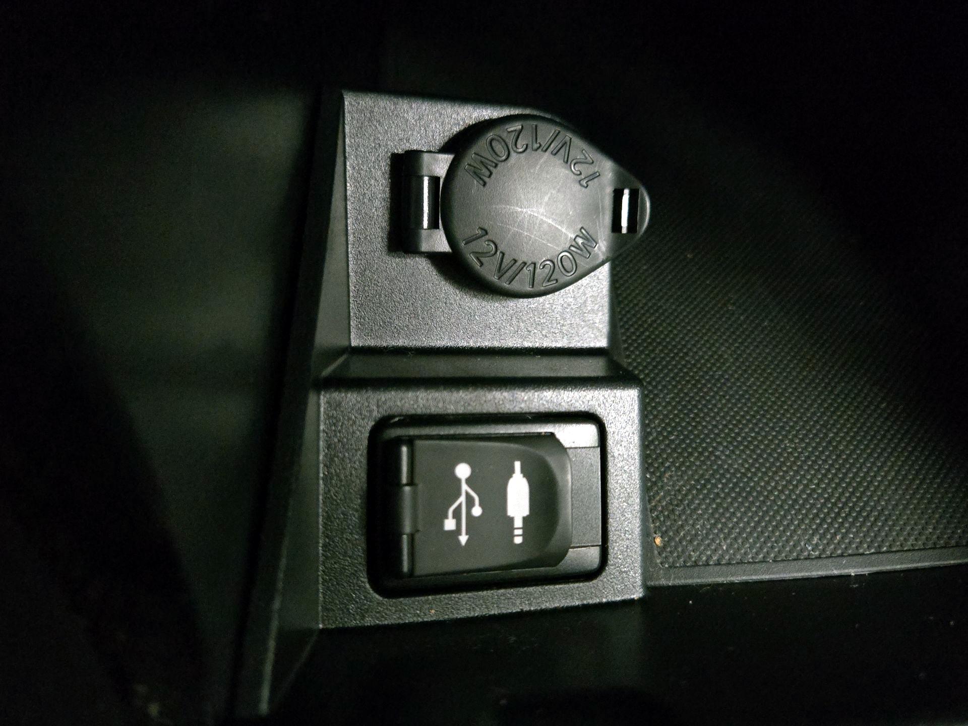 Thumbnail: 2015 Toyota Camry - 18
