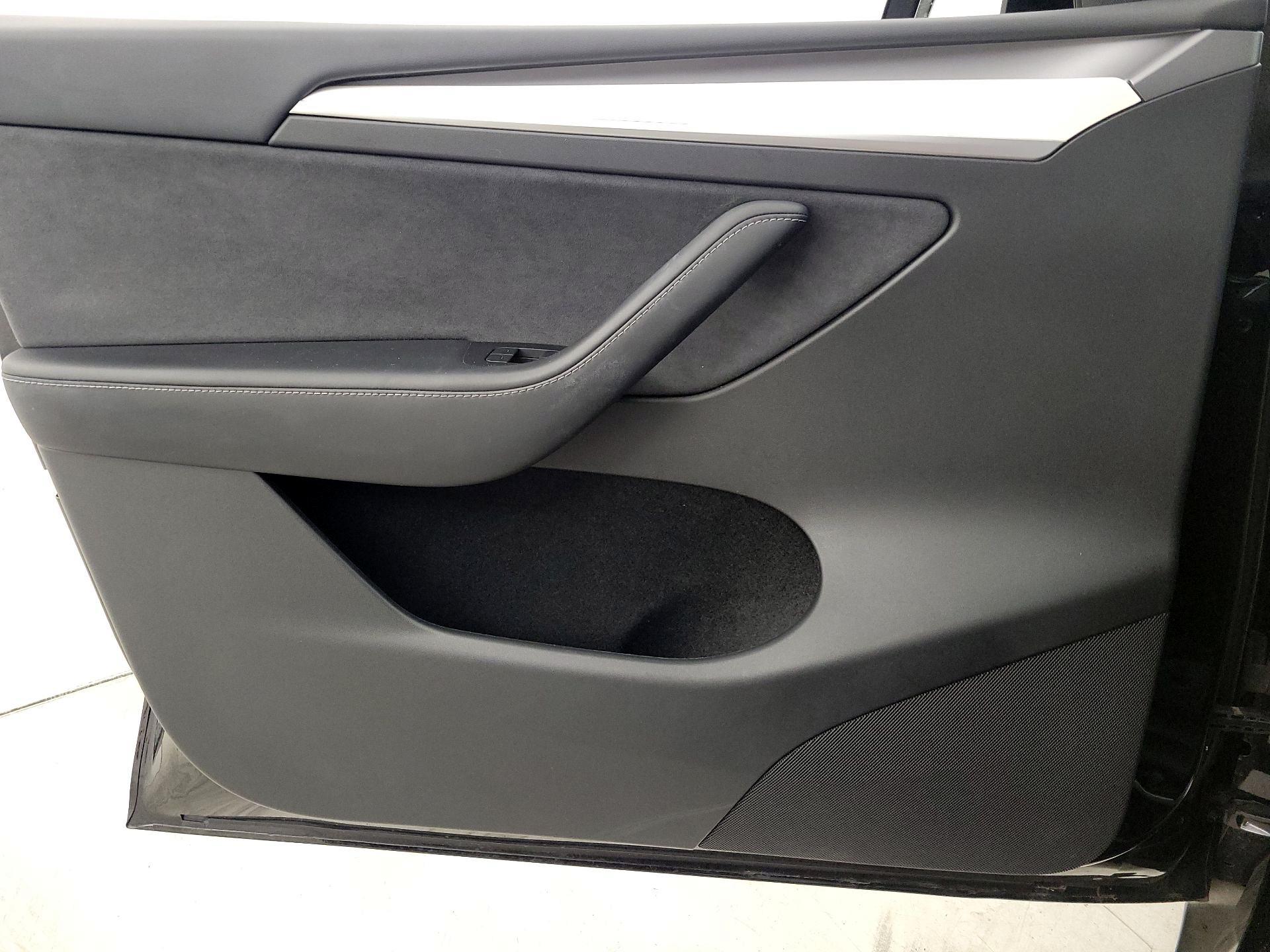 Thumbnail: 2023 Tesla Model Y - 12