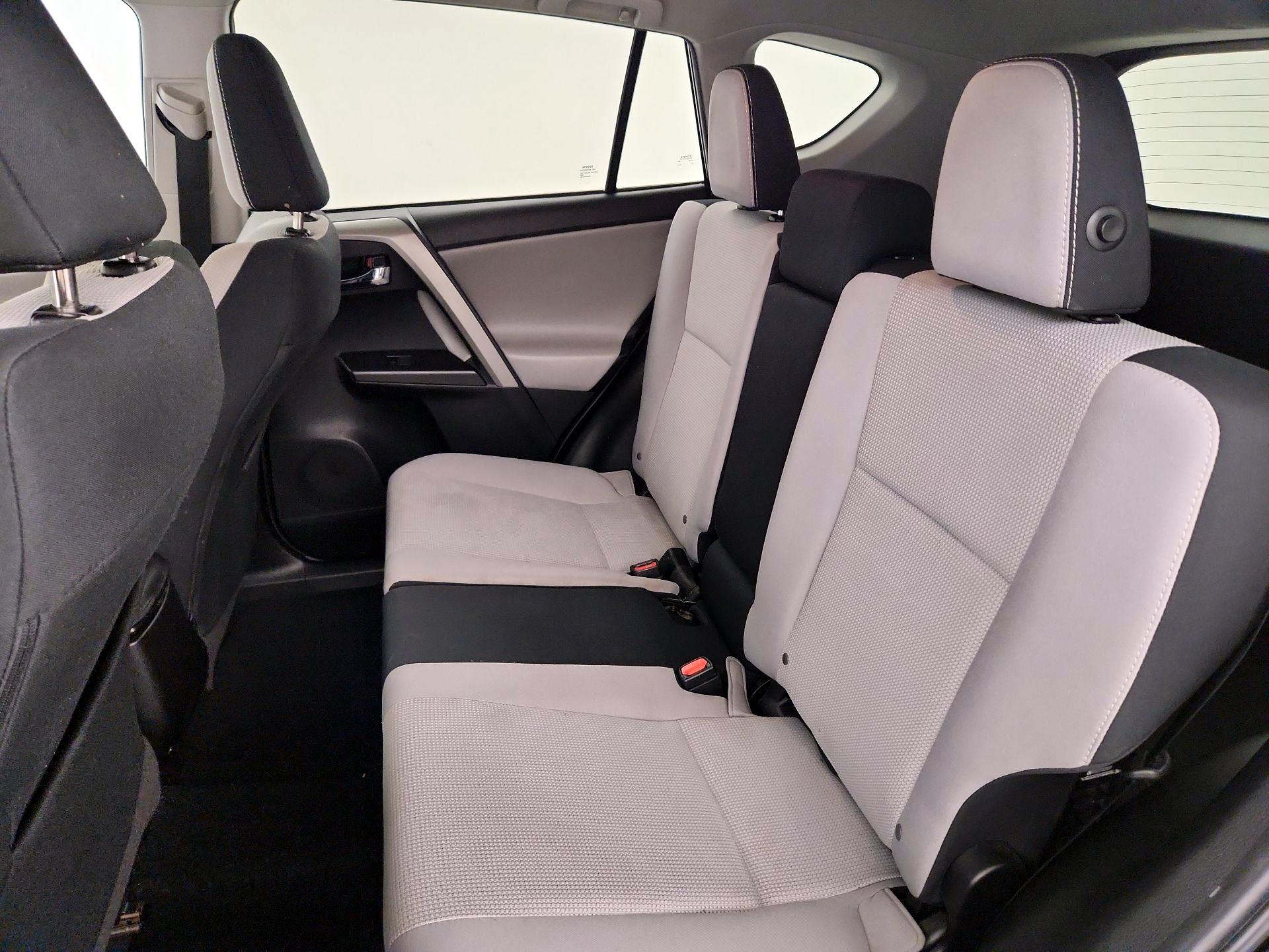 Thumbnail: 2018 Toyota RAV4 - 17