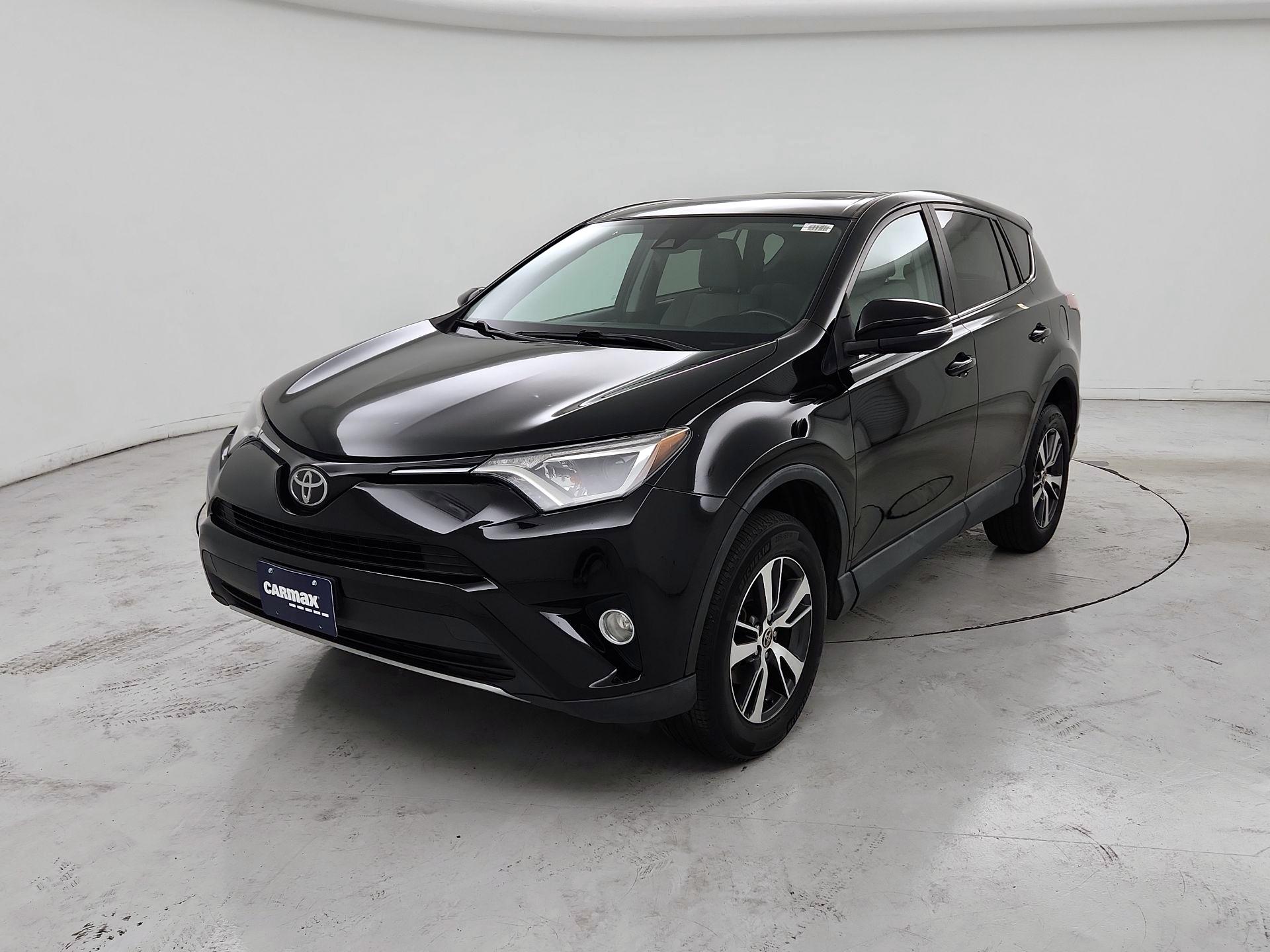 Thumbnail: 2018 Toyota RAV4 - 3