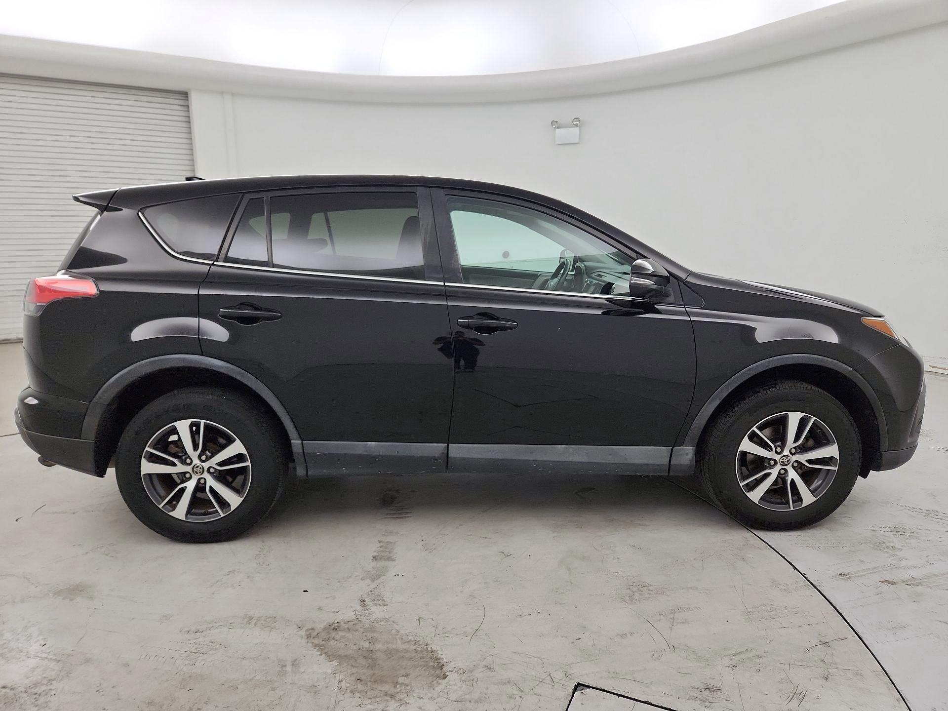 Thumbnail: 2018 Toyota RAV4 - 4