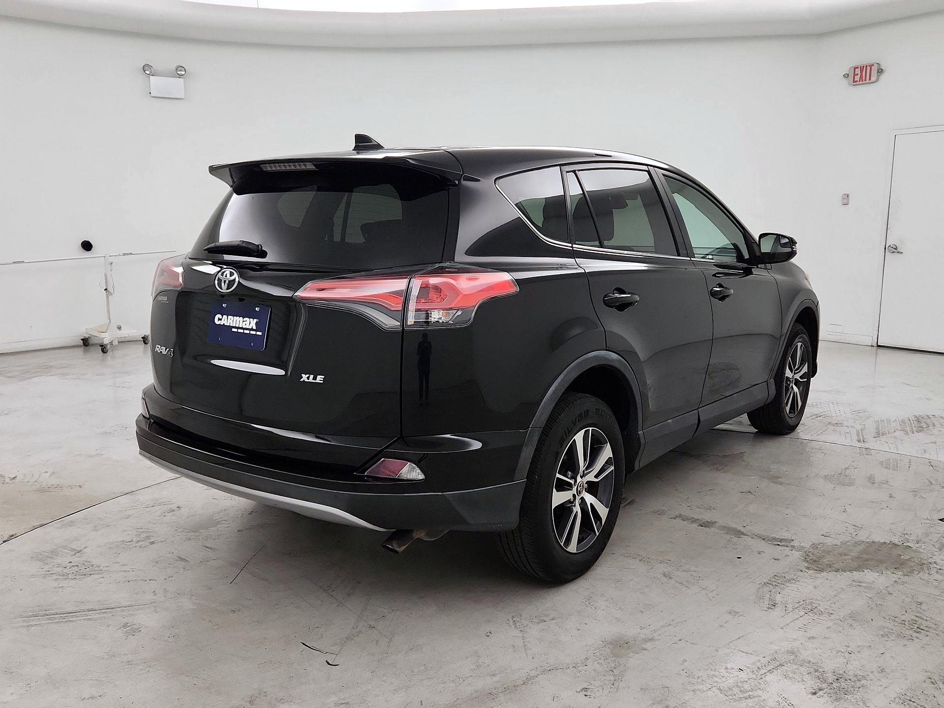 Thumbnail: 2018 Toyota RAV4 - 5
