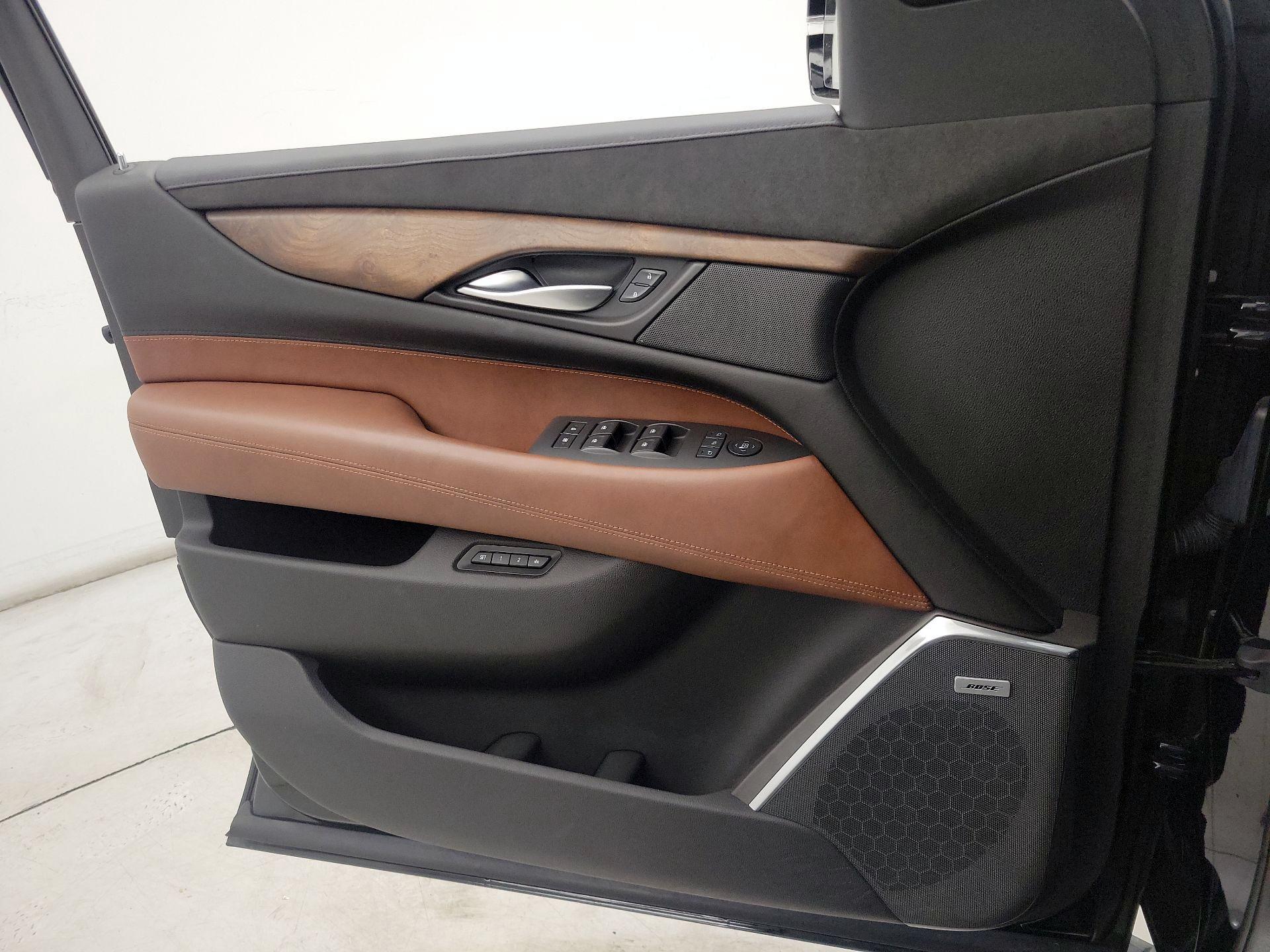 Thumbnail: 2016 Cadillac Escalade - 12