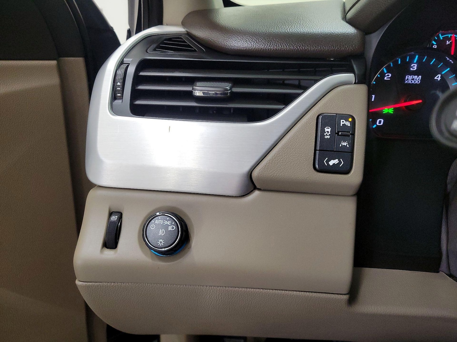 2020 GMC Yukon SLT - Photo 14