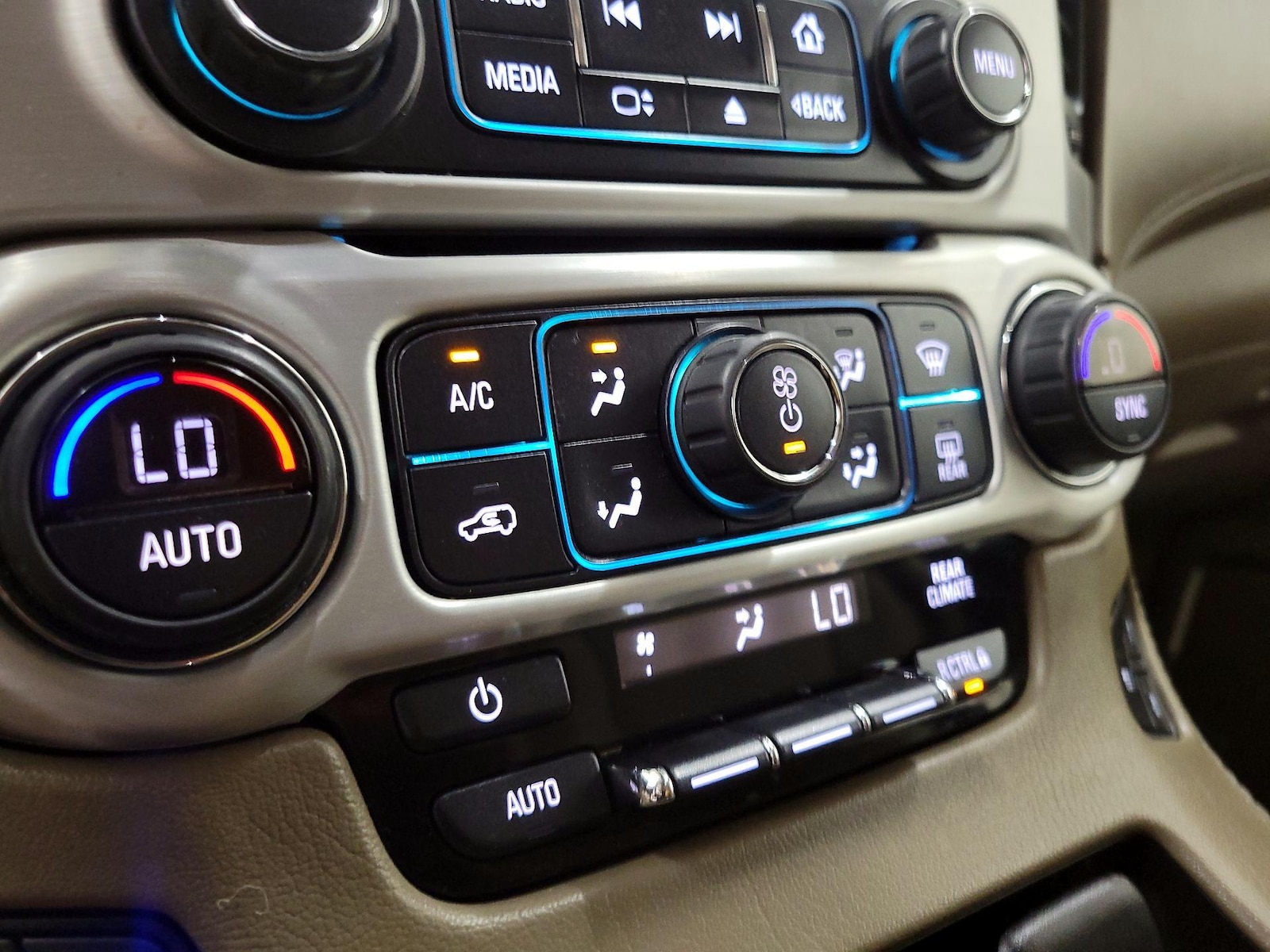 2020 GMC Yukon SLT - Photo 18