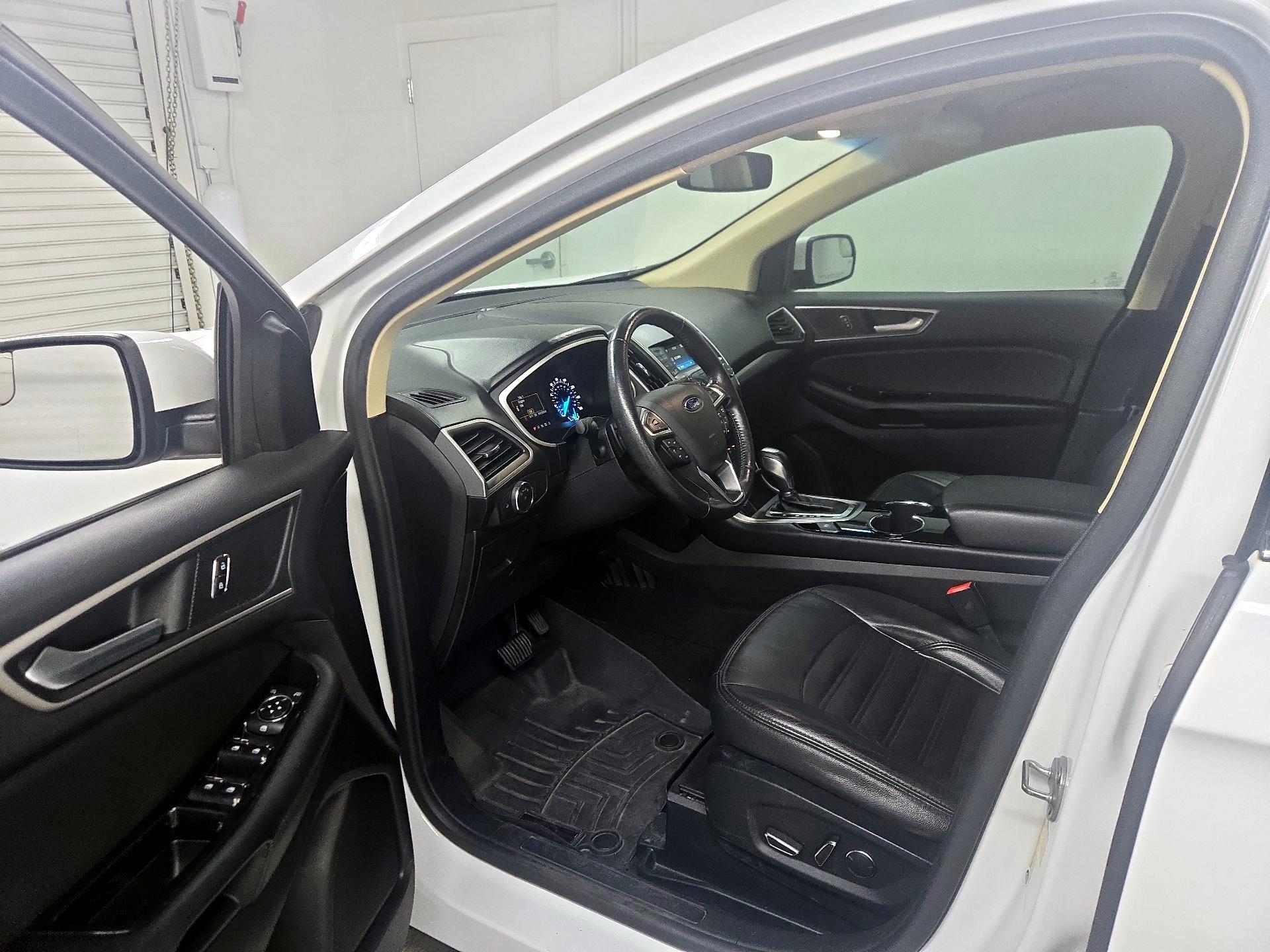 Thumbnail: 2017 Ford Edge - 11