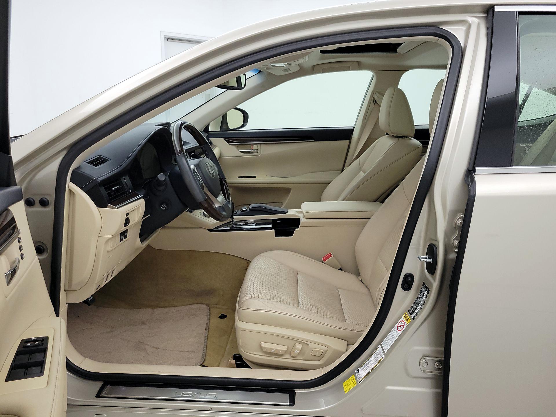 Thumbnail: 2014 Lexus ES - 11
