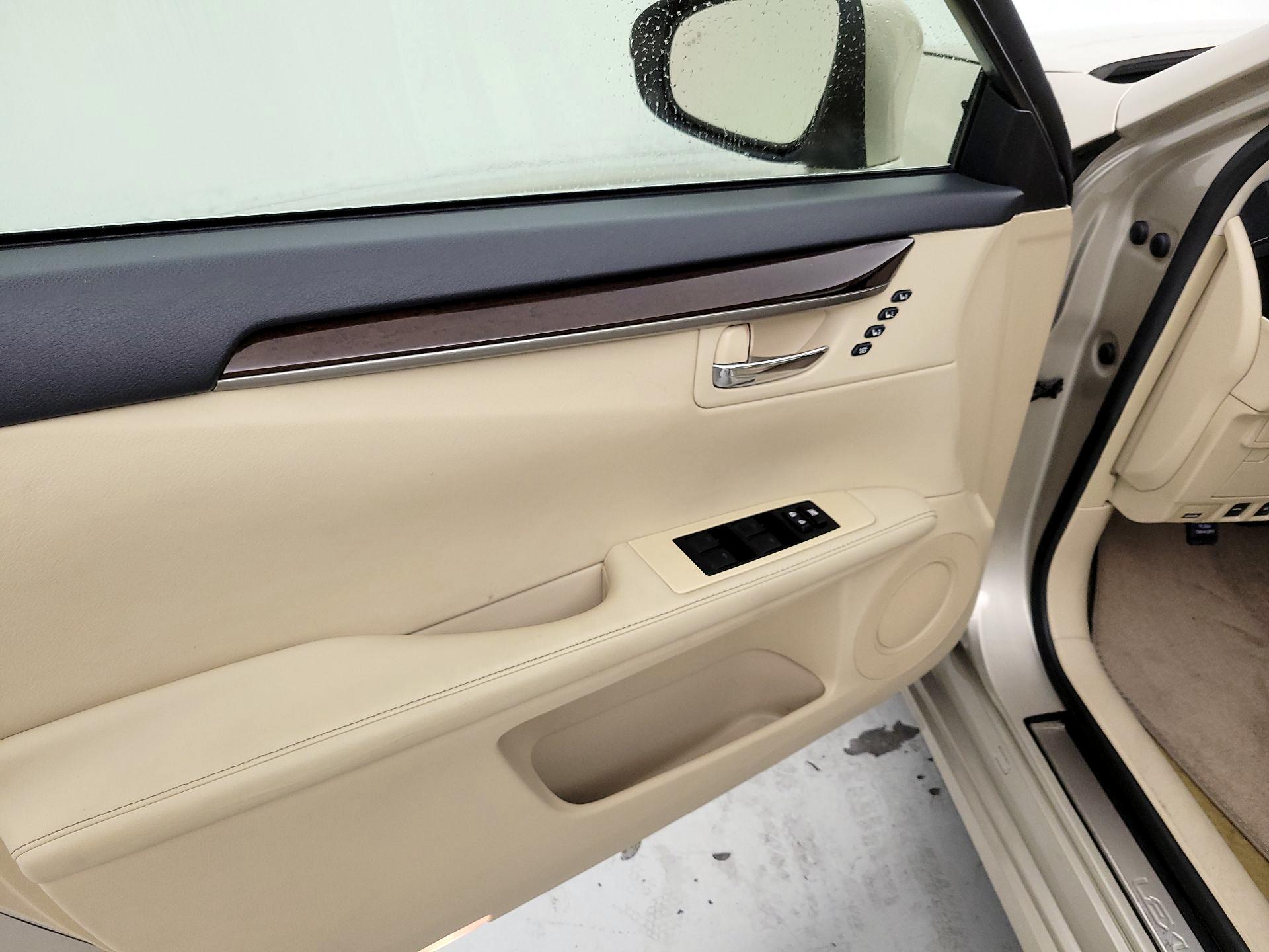 Thumbnail: 2014 Lexus ES - 12