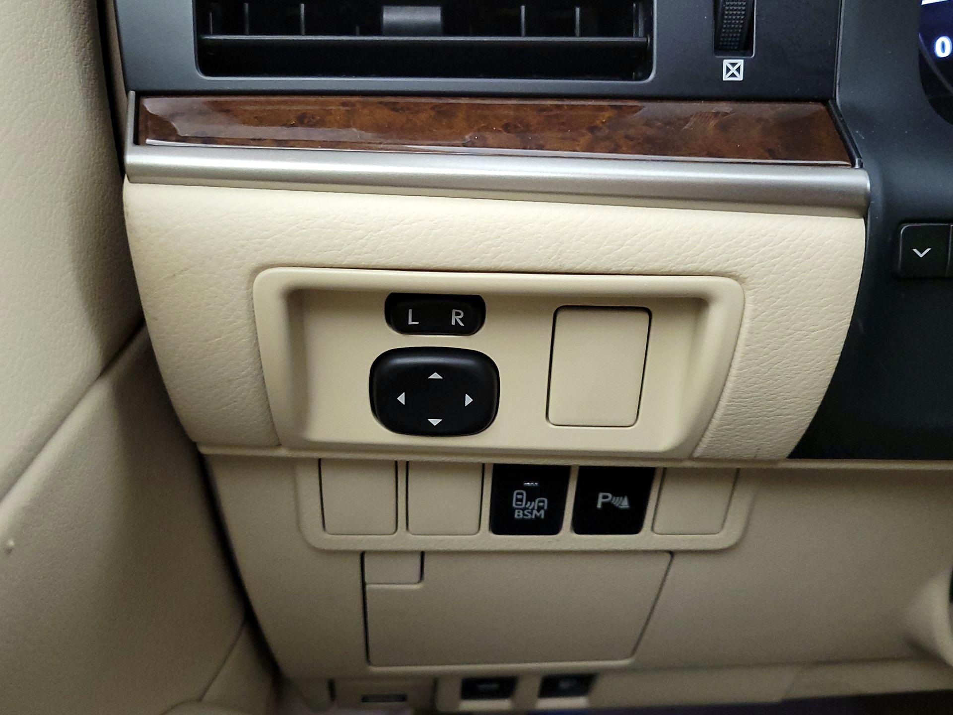 Thumbnail: 2014 Lexus ES - 13