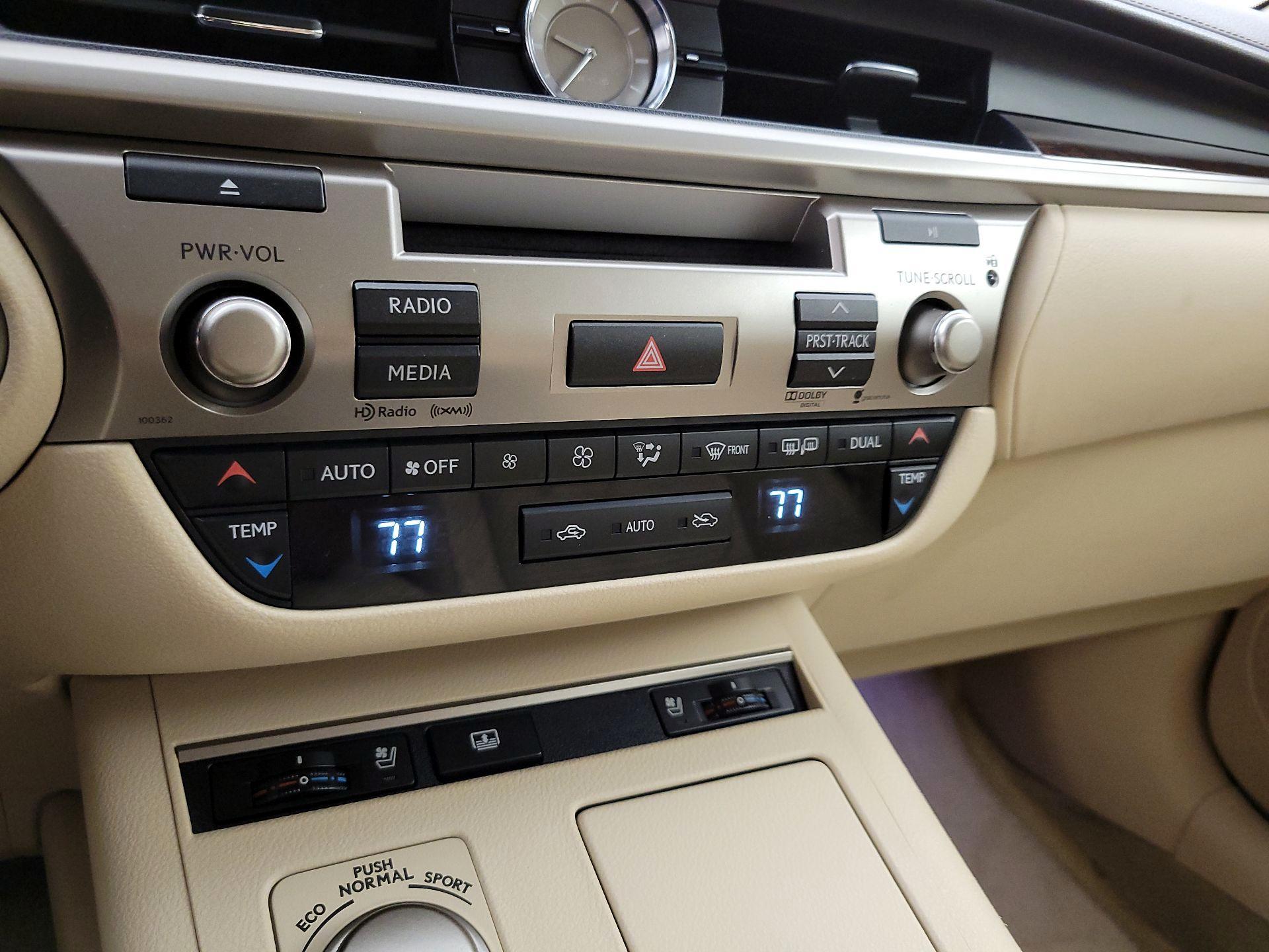 Thumbnail: 2014 Lexus ES - 17
