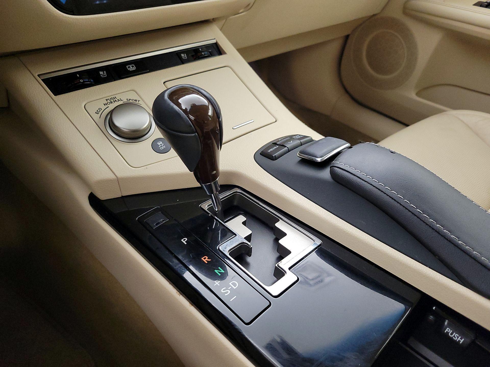 Thumbnail: 2014 Lexus ES - 18