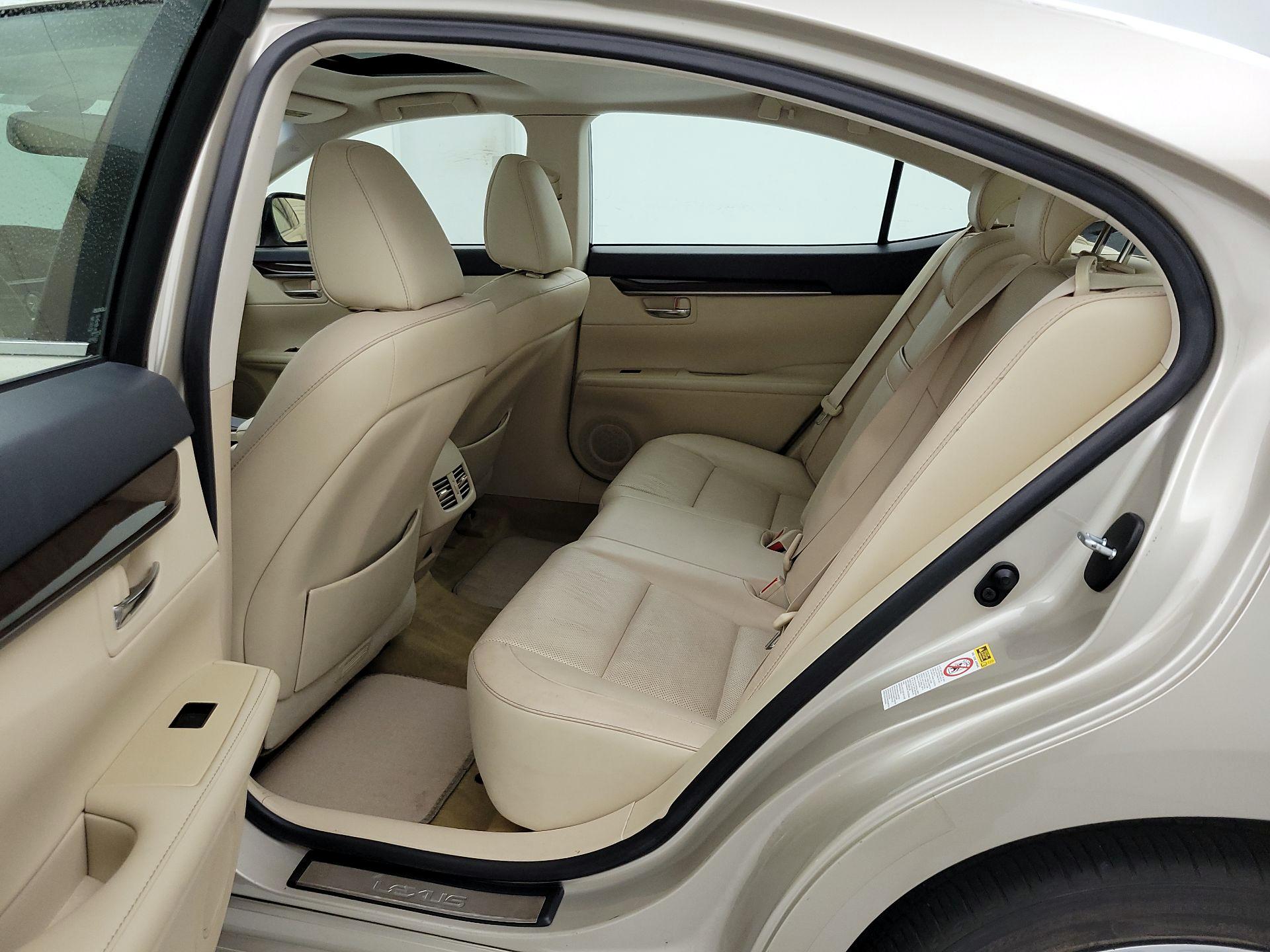 Thumbnail: 2014 Lexus ES - 20