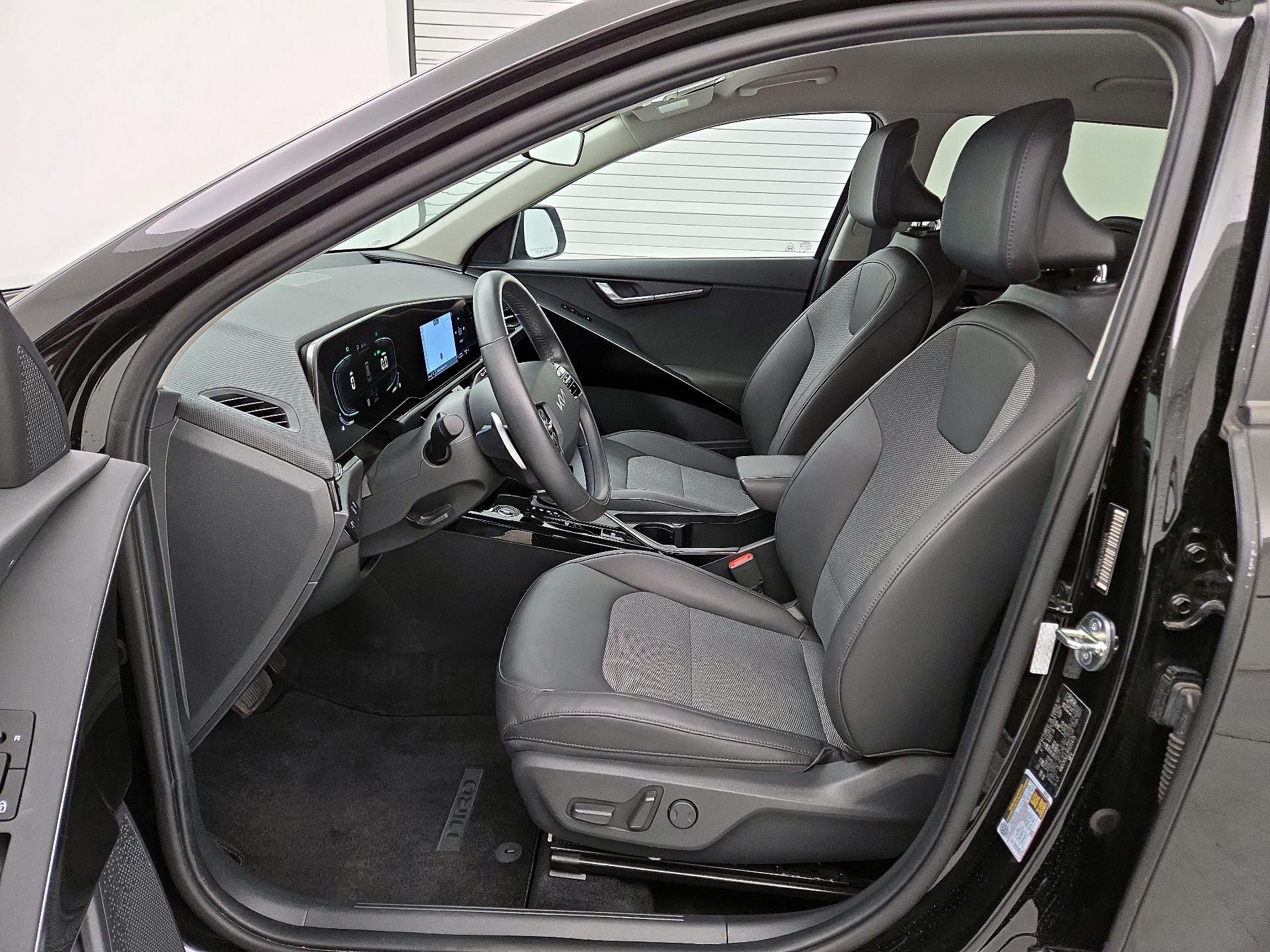 Thumbnail: 2023 Kia Niro - 11
