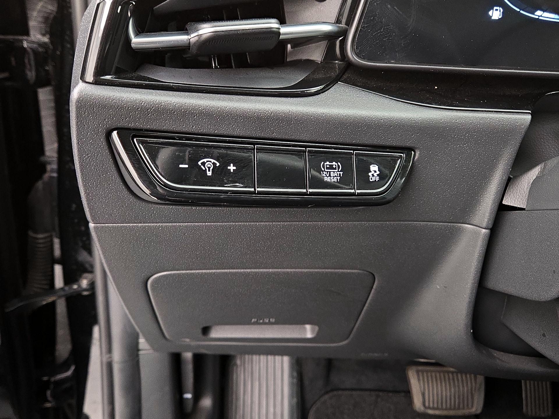 Thumbnail: 2023 Kia Niro - 13