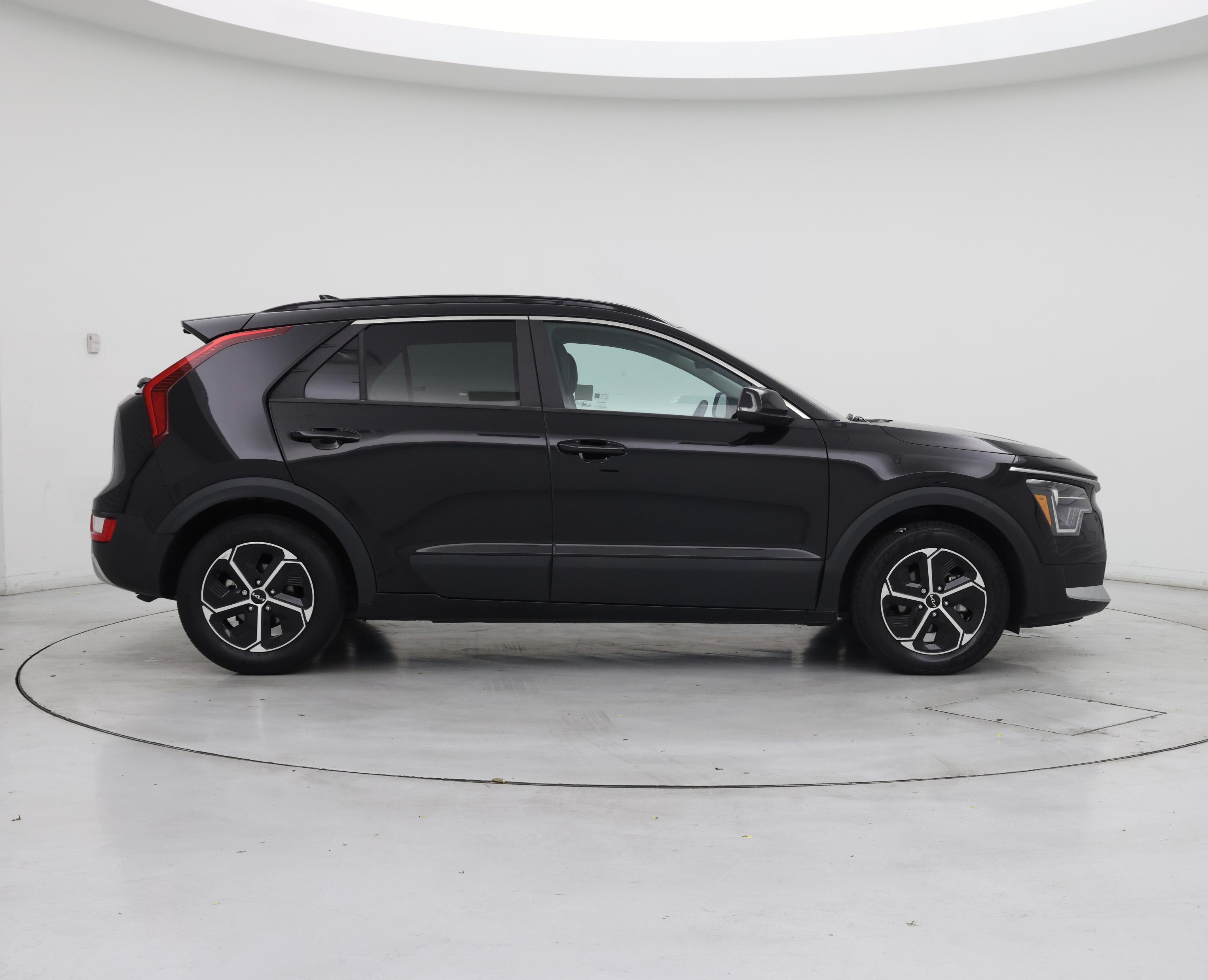 Thumbnail: 2023 Kia Niro - 7