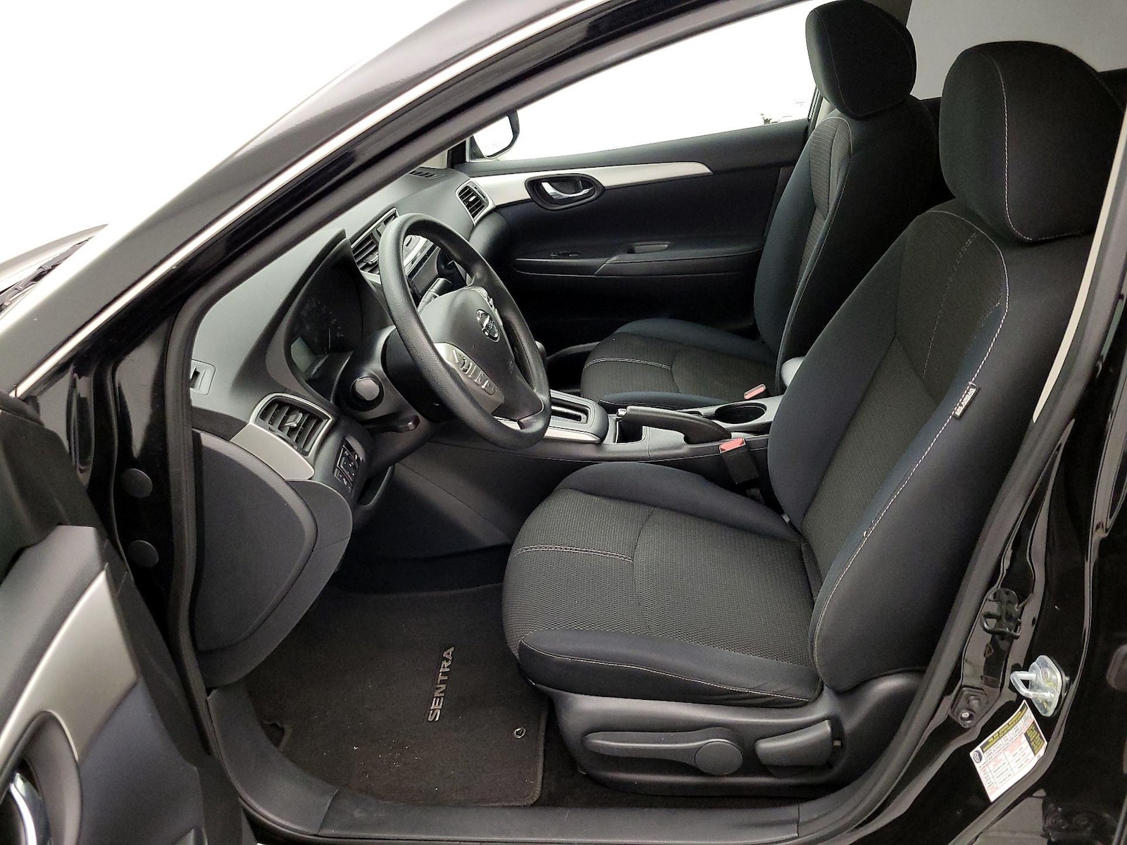 2016 Nissan Sentra S - Photo 12