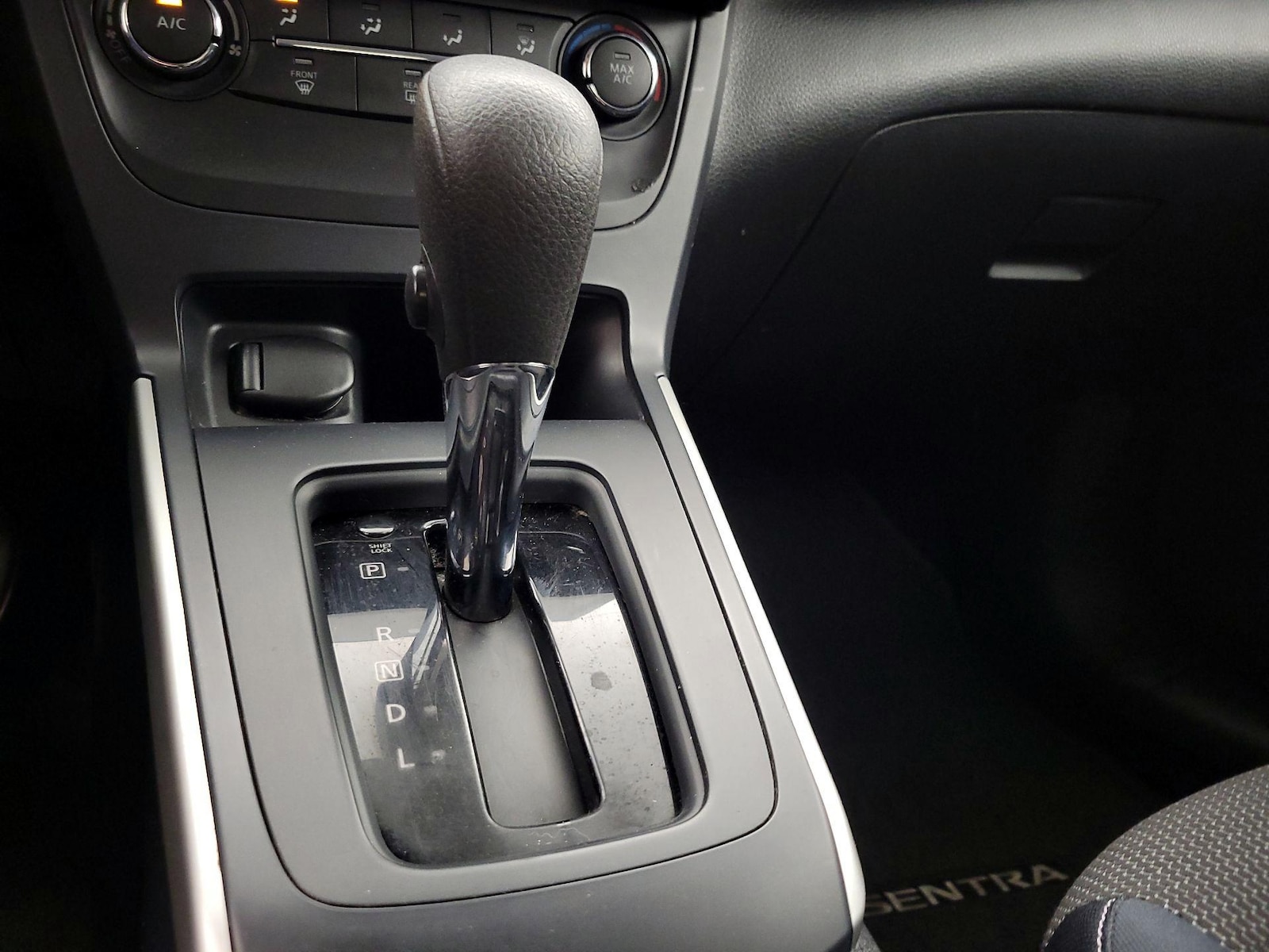 2016 Nissan Sentra S - Photo 17
