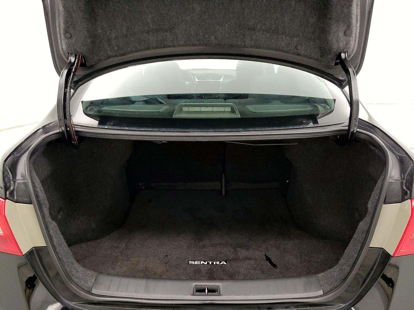 2016 Nissan Sentra S - Photo 19