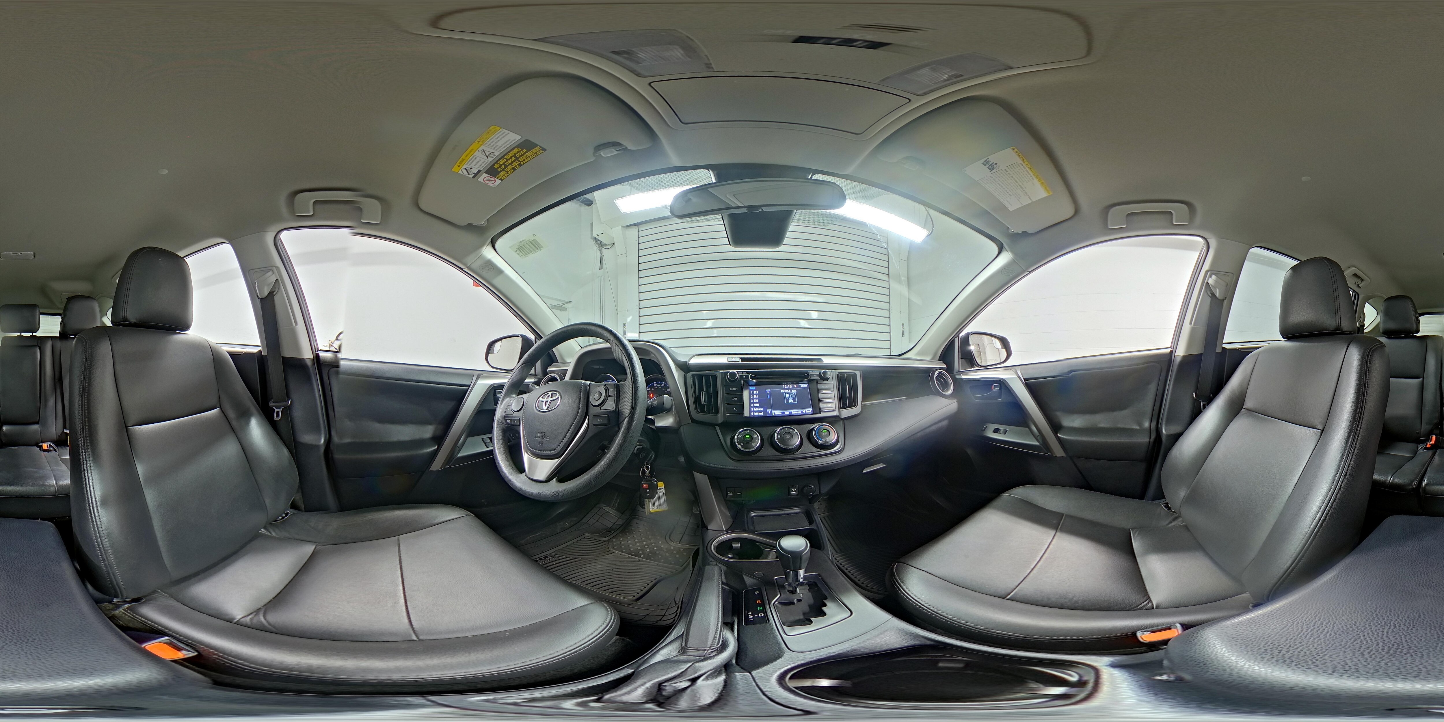 2017 Toyota RAV4 LE - Photo 18