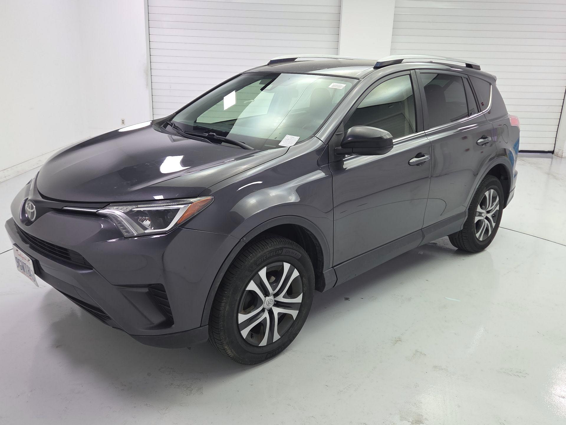 Thumbnail: 2017 Toyota RAV4 - 3
