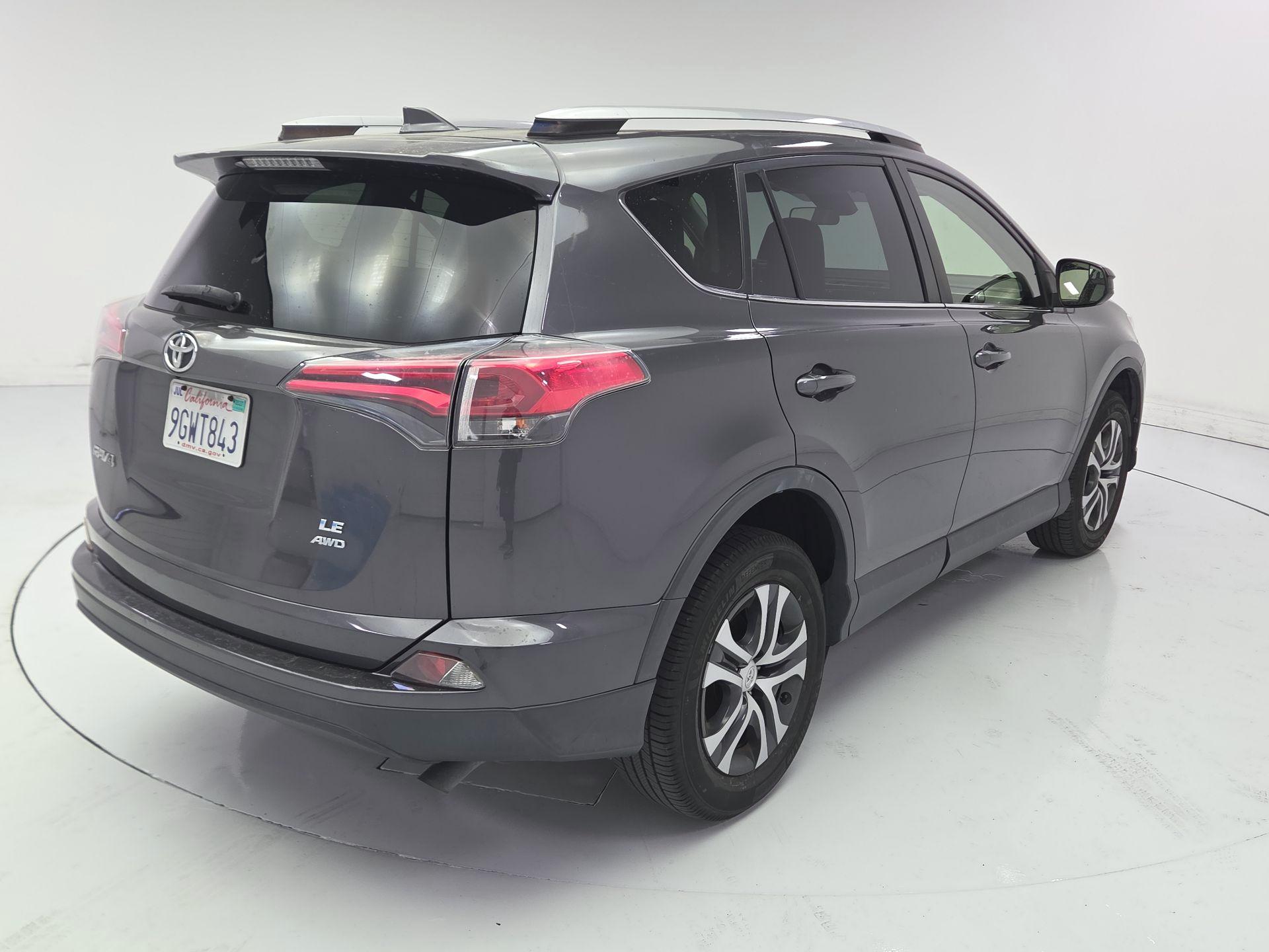 Thumbnail: 2017 Toyota RAV4 - 5