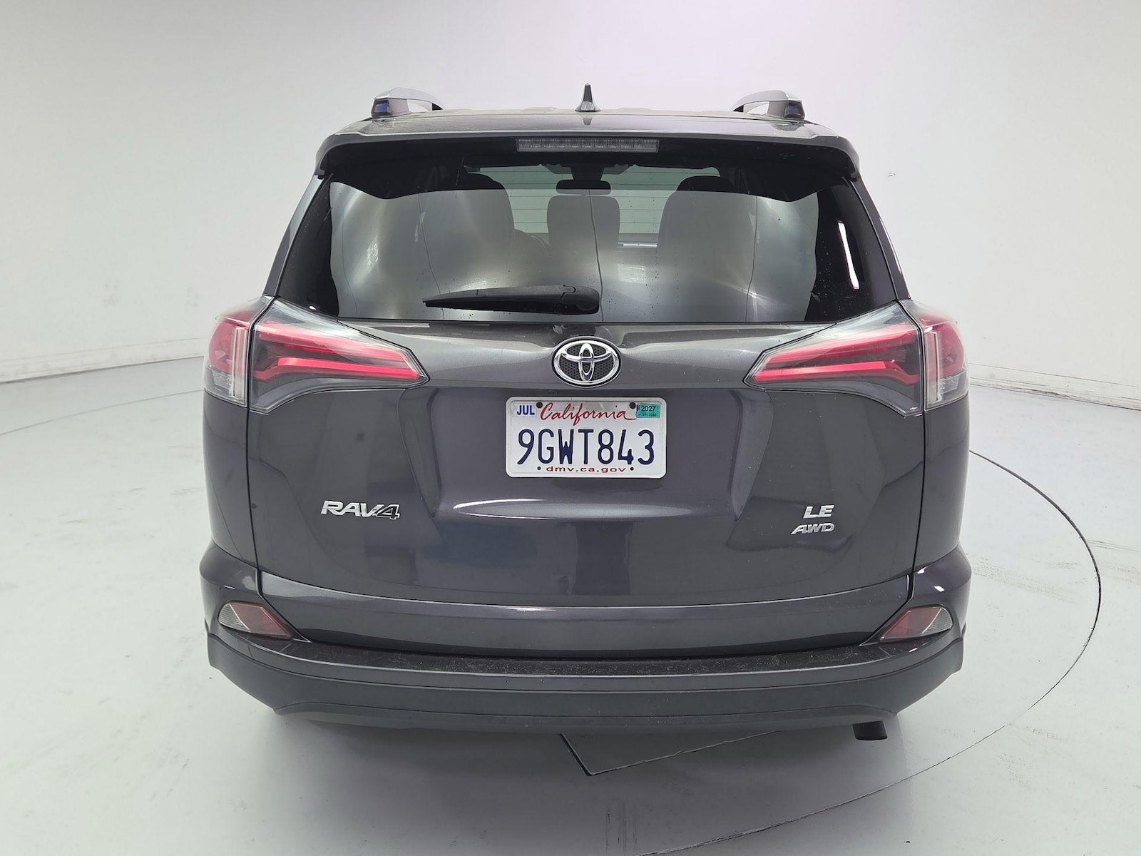 2017 Toyota RAV4 LE - Photo 6
