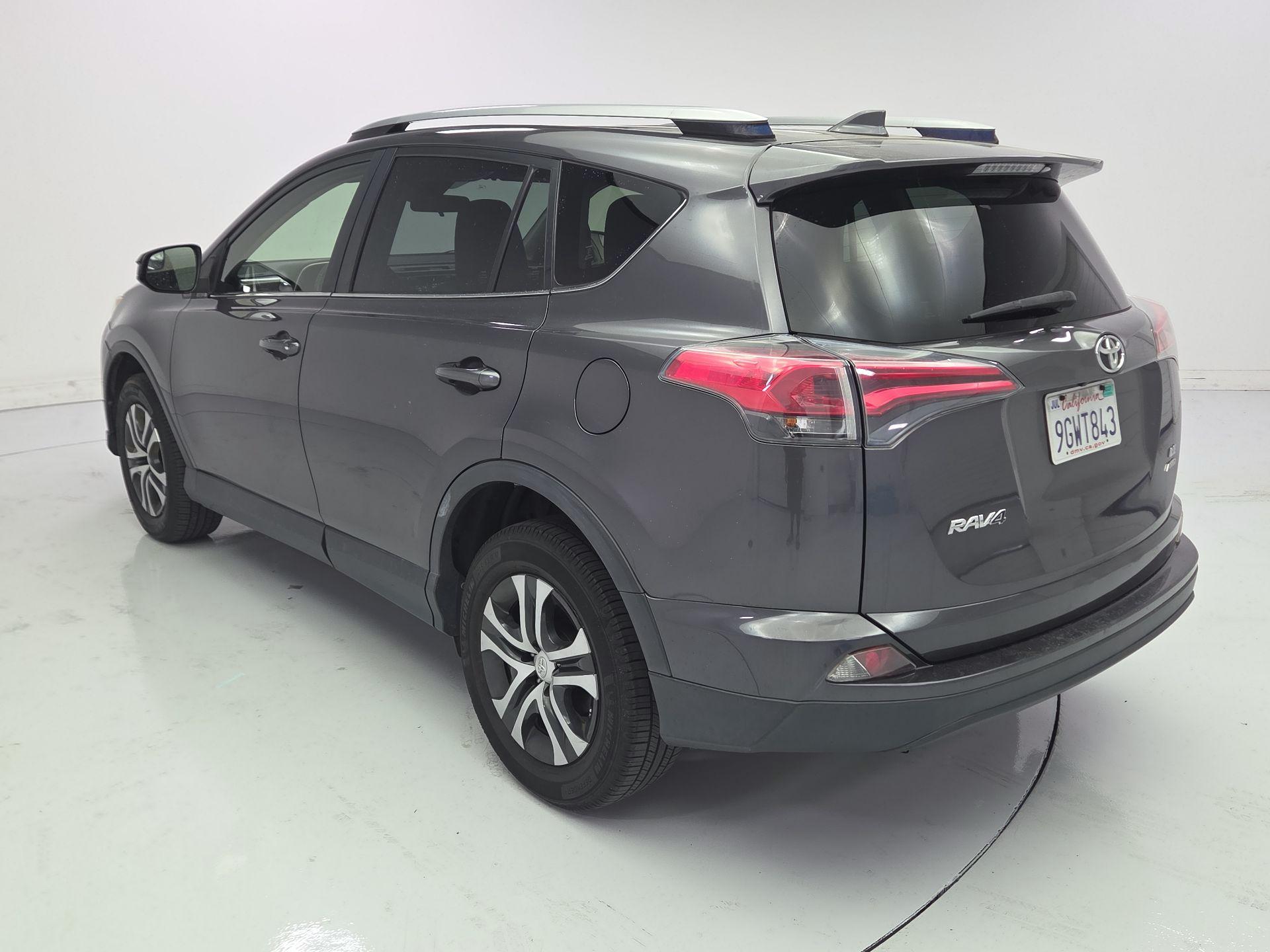 Thumbnail: 2017 Toyota RAV4 - 7