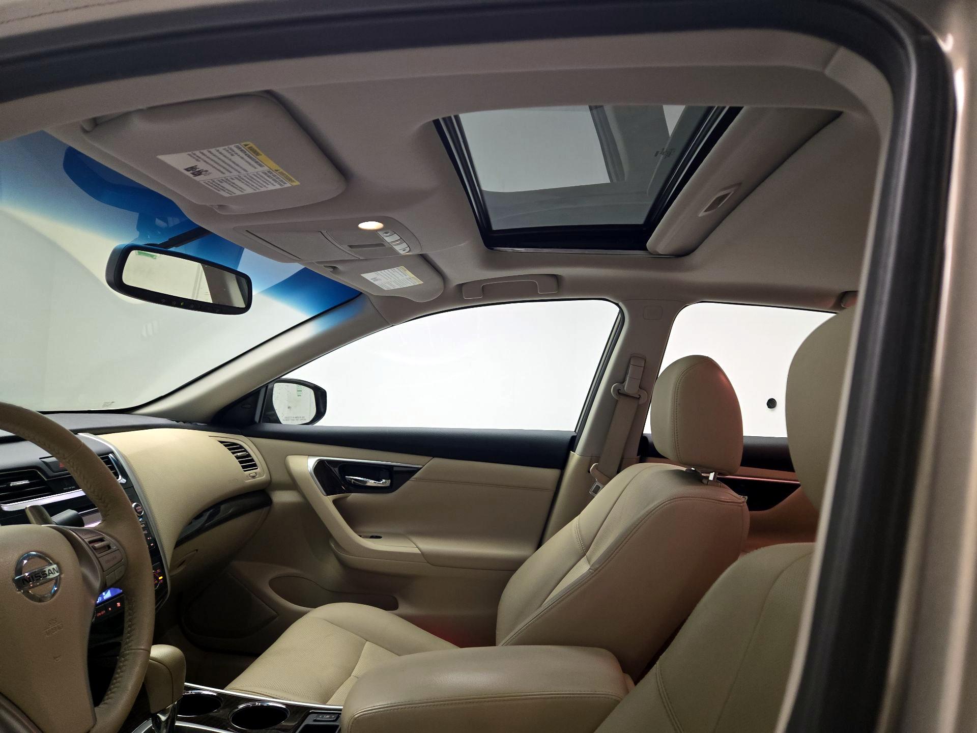 Thumbnail: 2014 Nissan Altima - 18