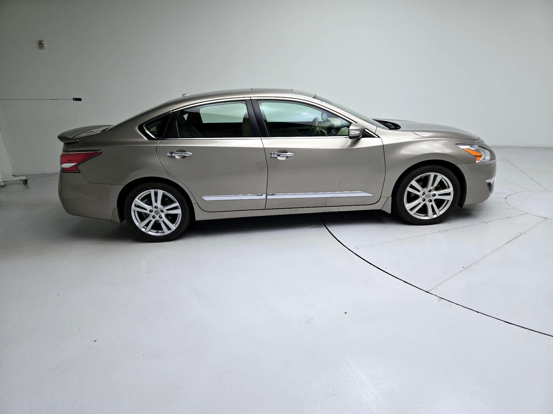 Thumbnail: 2014 Nissan Altima - 4