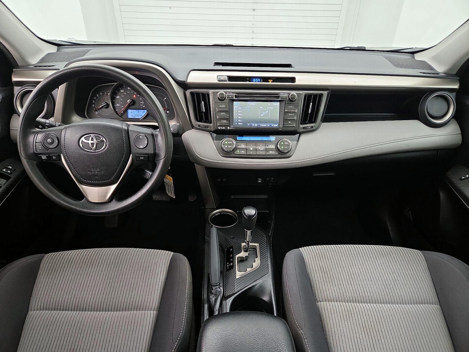 2015 Toyota RAV4 XLE - Photo 10