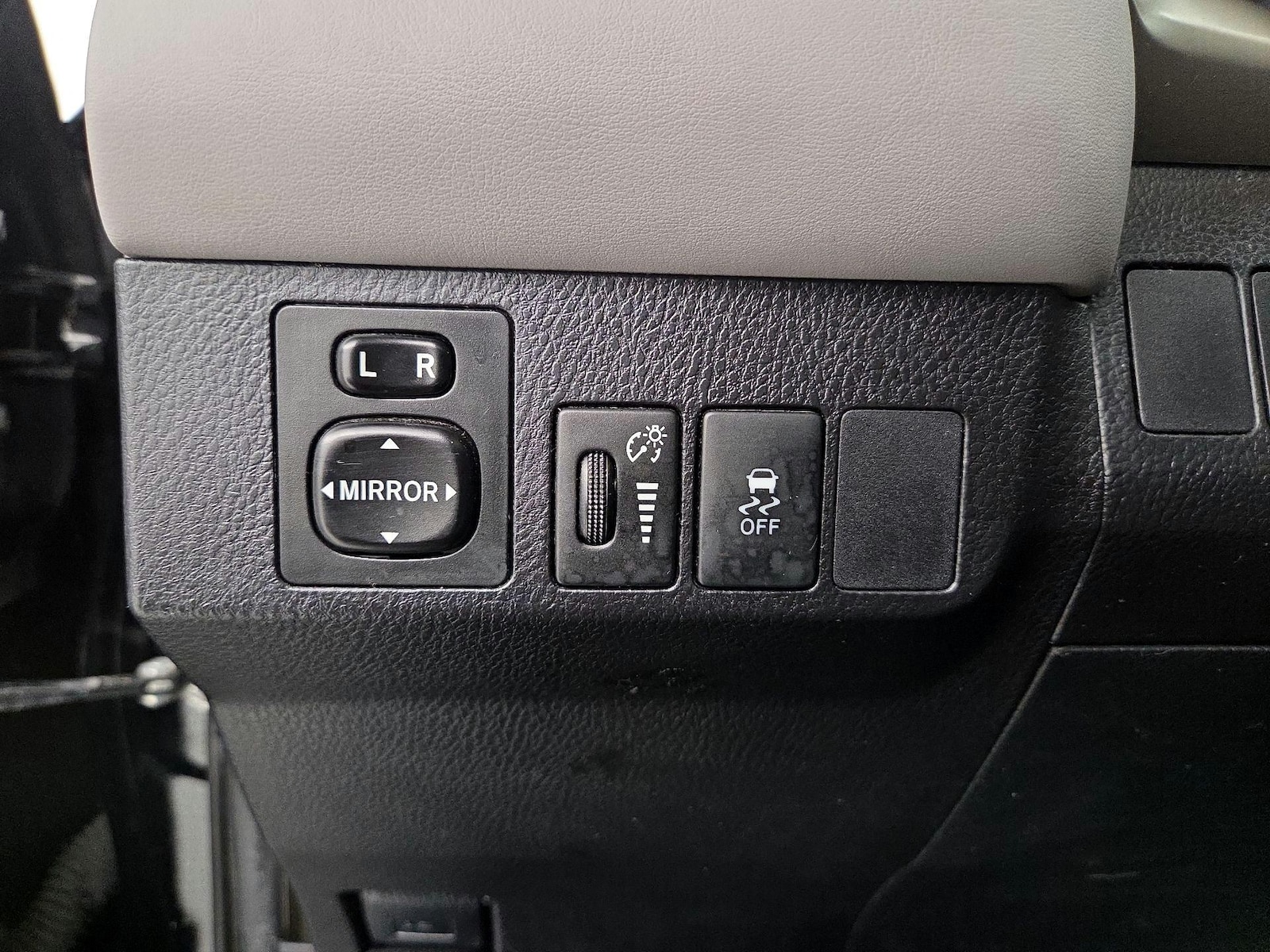 2015 Toyota RAV4 XLE - Photo 14