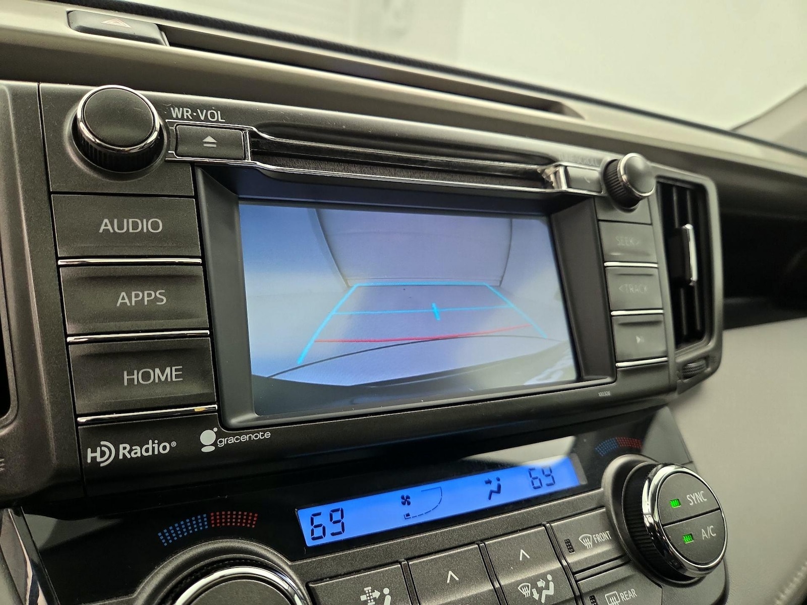 2015 Toyota RAV4 XLE - Photo 15