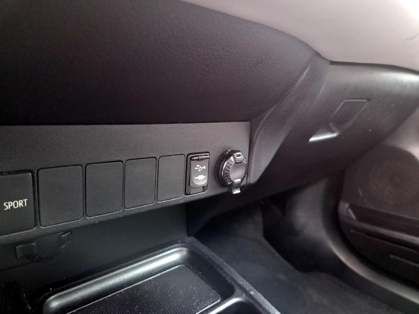 2015 Toyota RAV4 XLE - Photo 19
