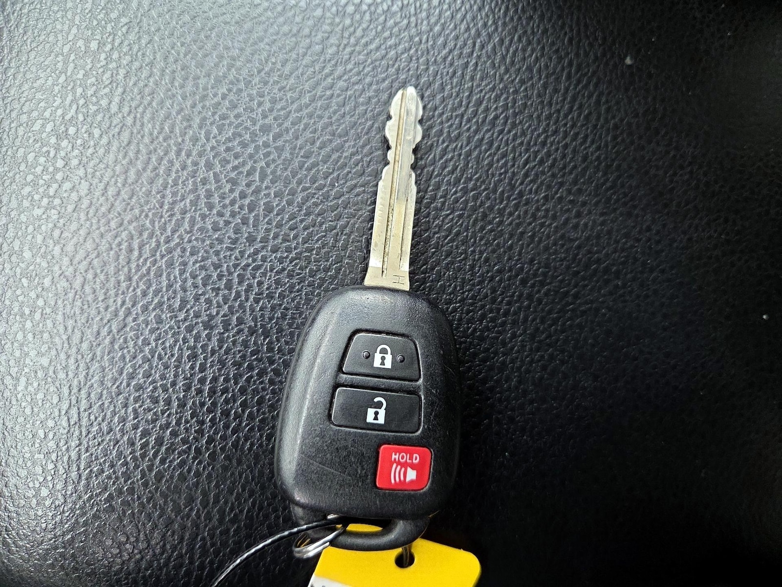 2015 Toyota RAV4 XLE - Photo 25
