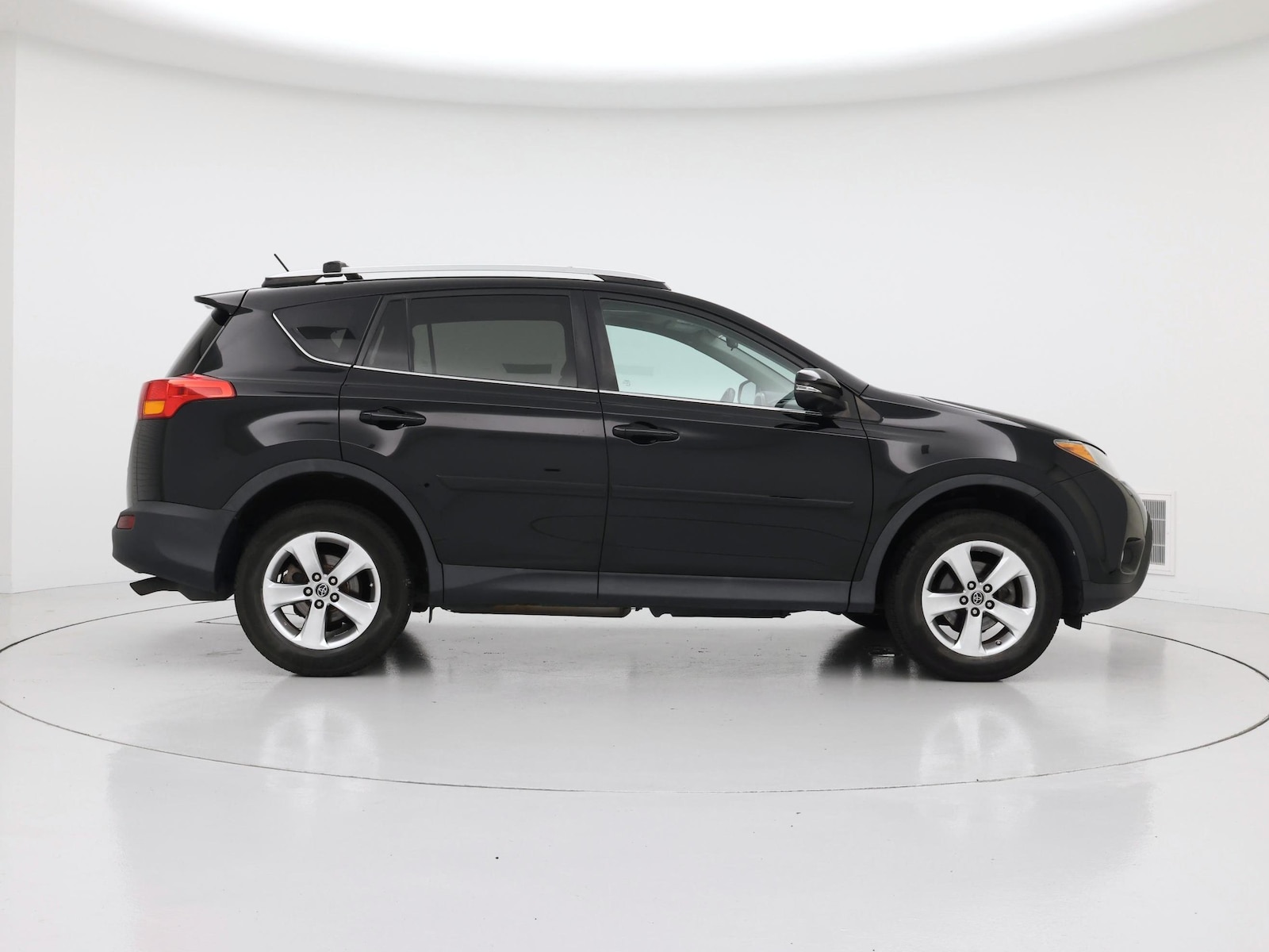 2015 Toyota RAV4 XLE - Photo 8