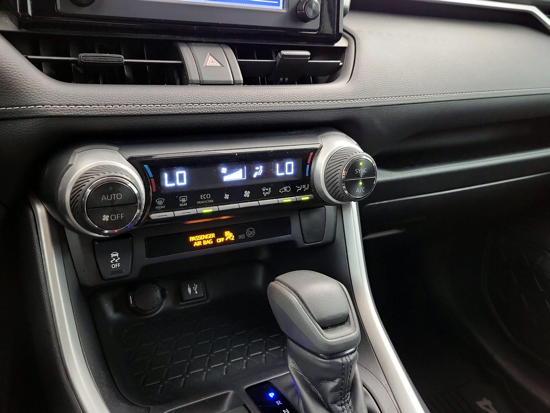 Thumbnail: 2019 Toyota RAV4 - 16